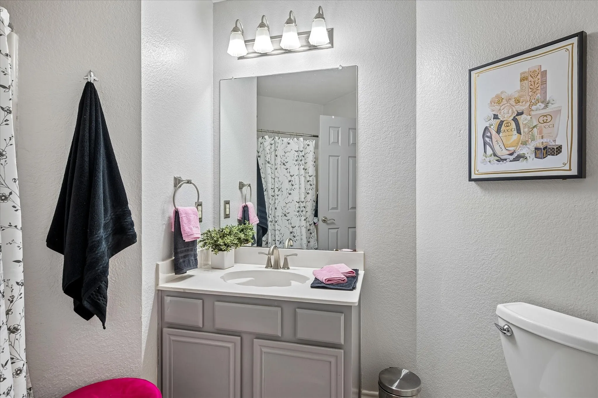 Single Family Residence For Sale in Denton County , 1031 Port Aransas Drive, Little Elm, Texas 75068, 3 Bedroom, 2 Bathroom, 2 Garage spaces, 1,560 Sqft, built in 2001, mls#21346800, Real Estate Agent in Little Elm, Homes For Sale in Denton county, Homes For Sale in Little Elm, Realtor in Little Elm Texas, Real Estate Brokerage Independent Realty Texas, Luminita Cordes Realtor