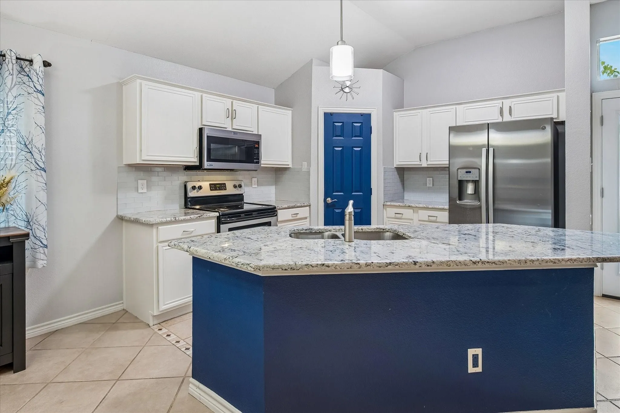 Single Family Residence For Sale in Denton County , 1031 Port Aransas Drive, Little Elm, Texas 75068, 3 Bedroom, 2 Bathroom, 2 Garage spaces, 1,560 Sqft, built in 2001, mls#21346800, Real Estate Agent in Little Elm, Homes For Sale in Denton county, Homes For Sale in Little Elm, Realtor in Little Elm Texas, Real Estate Brokerage Independent Realty Texas, Luminita Cordes Realtor