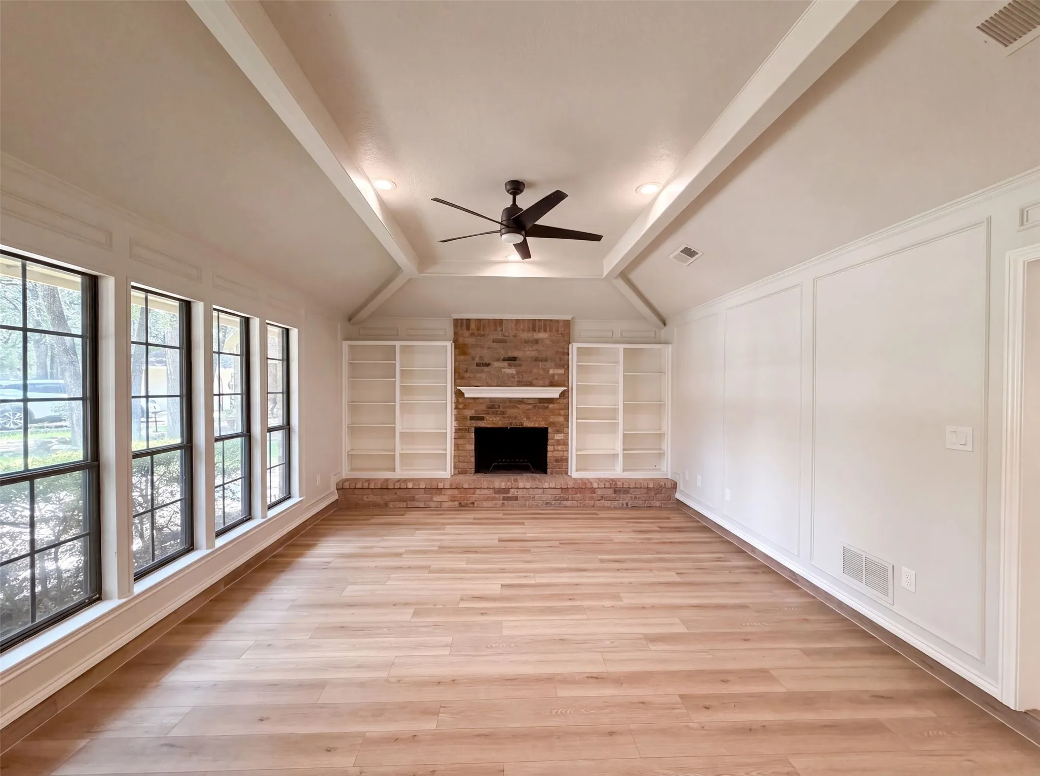 Single Family Residence For Sale in Denton County , 9 Muirfield Court, Trophy Club, Texas 76262, 3 Bedroom, 3 Bathroom, 2 Garage spaces, 2,468 Sqft, built in 1980, mls#21347053, Real Estate Agent in Trophy Club, Homes For Sale in Denton county, Homes For Sale in Trophy Club, Realtor in Trophy Club Texas, Real Estate Brokerage Independent Realty Texas, Luminita Cordes Realtor