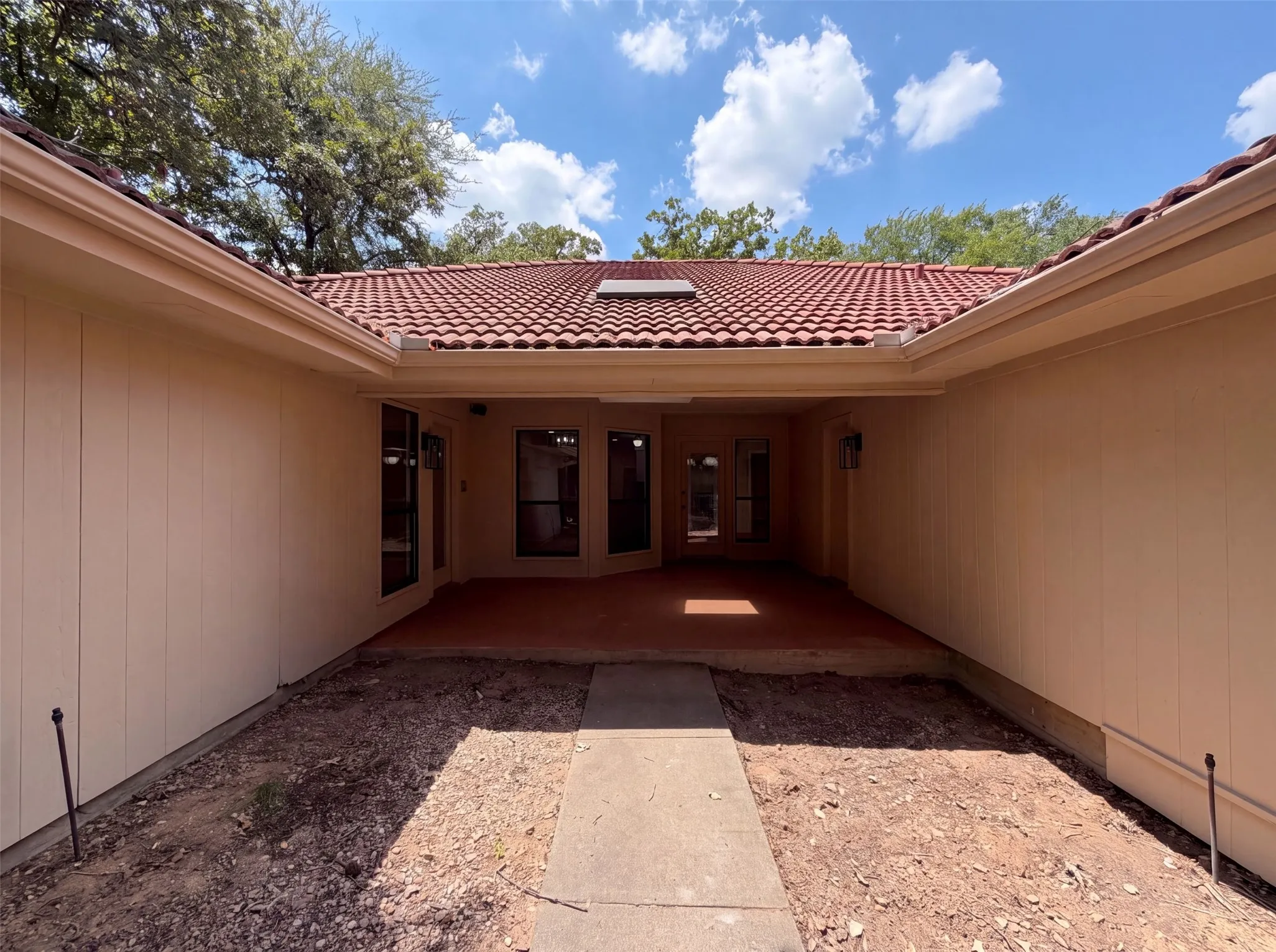 Single Family Residence For Sale in Denton County , 9 Muirfield Court, Trophy Club, Texas 76262, 3 Bedroom, 3 Bathroom, 2 Garage spaces, 2,468 Sqft, built in 1980, mls#21347053, Real Estate Agent in Trophy Club, Homes For Sale in Denton county, Homes For Sale in Trophy Club, Realtor in Trophy Club Texas, Real Estate Brokerage Independent Realty Texas, Luminita Cordes Realtor