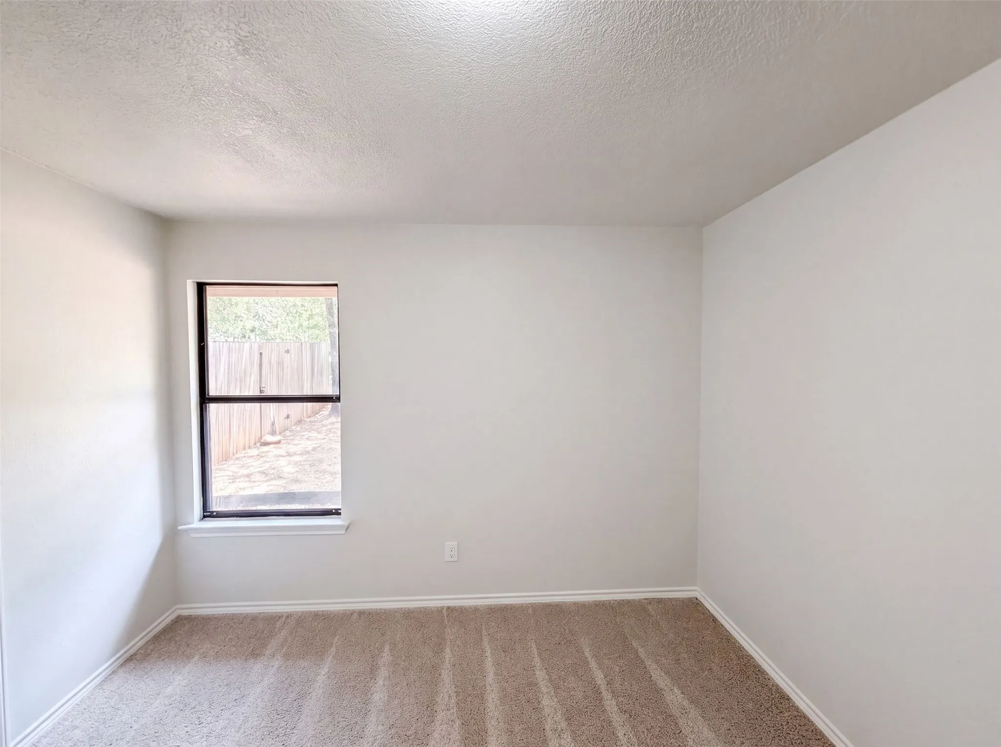 Single Family Residence For Sale in Denton County , 9 Muirfield Court, Trophy Club, Texas 76262, 3 Bedroom, 3 Bathroom, 2 Garage spaces, 2,468 Sqft, built in 1980, mls#21347053, Real Estate Agent in Trophy Club, Homes For Sale in Denton county, Homes For Sale in Trophy Club, Realtor in Trophy Club Texas, Real Estate Brokerage Independent Realty Texas, Luminita Cordes Realtor