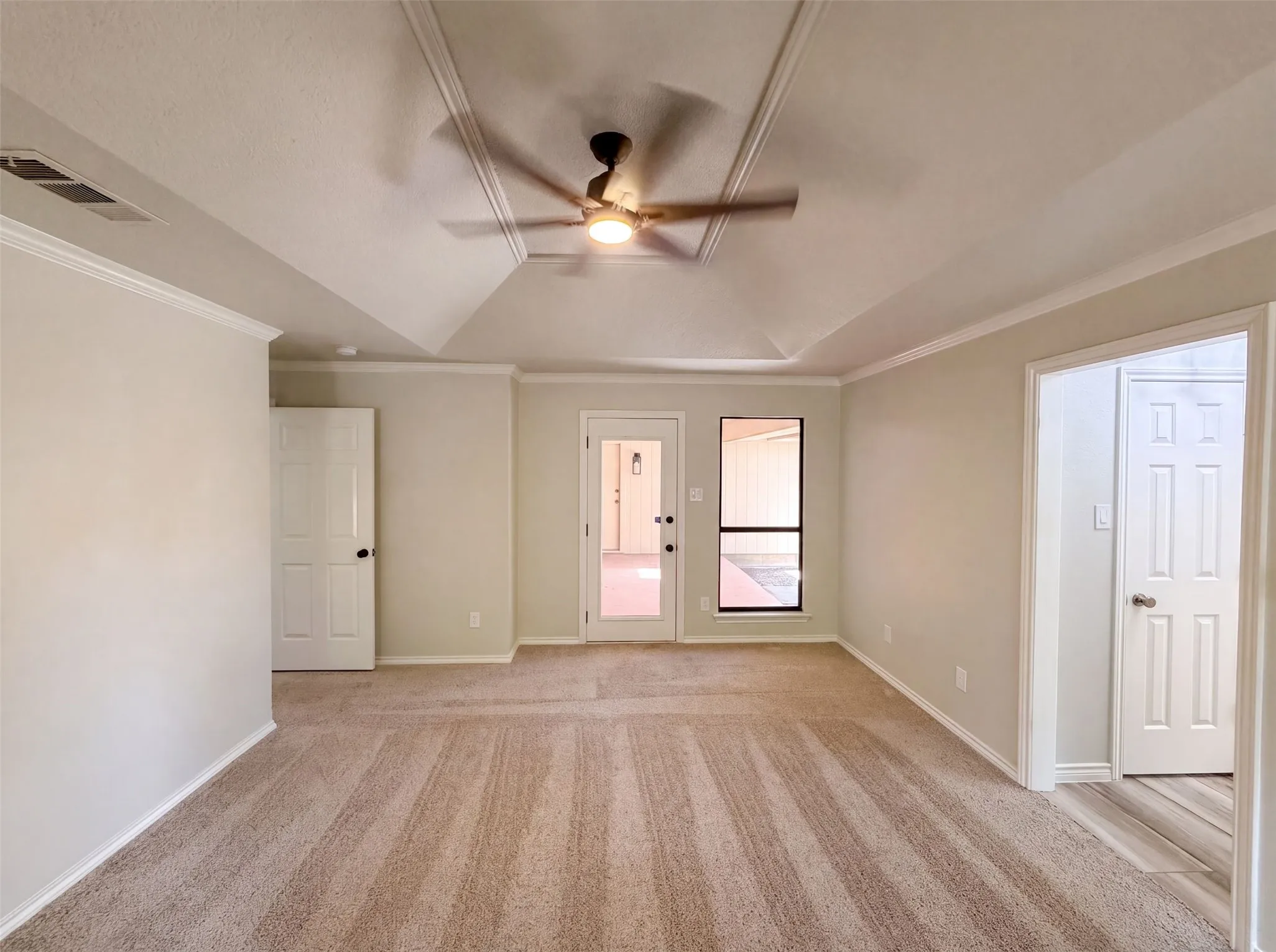 Single Family Residence For Sale in Denton County , 9 Muirfield Court, Trophy Club, Texas 76262, 3 Bedroom, 3 Bathroom, 2 Garage spaces, 2,468 Sqft, built in 1980, mls#21347053, Real Estate Agent in Trophy Club, Homes For Sale in Denton county, Homes For Sale in Trophy Club, Realtor in Trophy Club Texas, Real Estate Brokerage Independent Realty Texas, Luminita Cordes Realtor