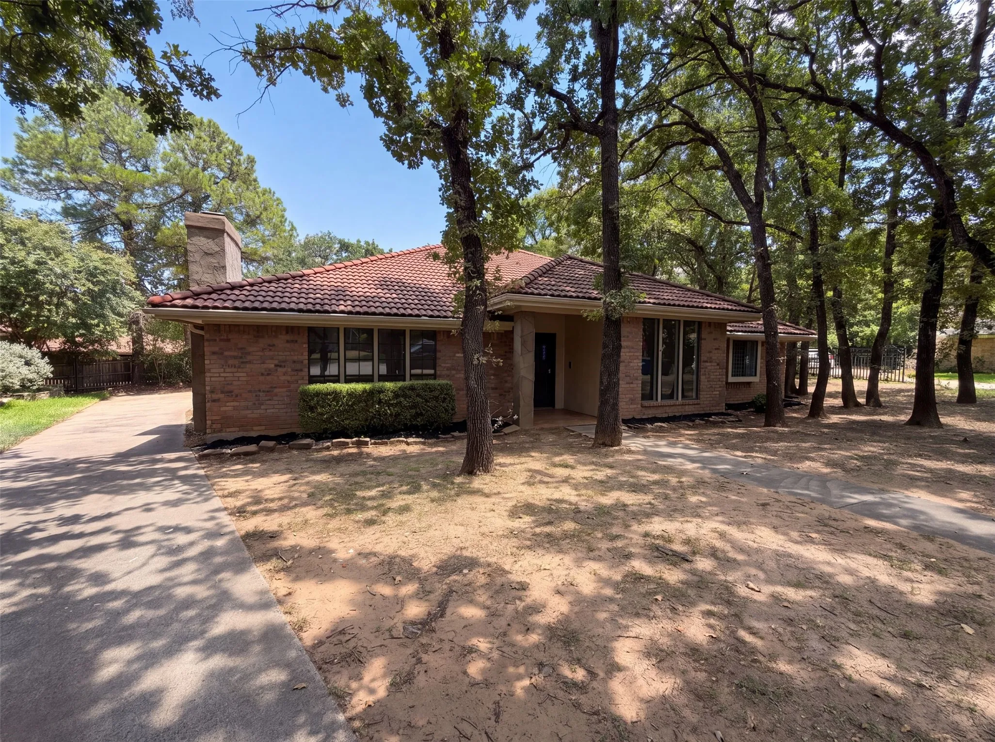 Single Family Residence For Sale in Denton County , 9 Muirfield Court, Trophy Club, Texas 76262, 3 Bedroom, 3 Bathroom, 2 Garage spaces, 2,468 Sqft, built in 1980, mls#21347053, Real Estate Agent in Trophy Club, Homes For Sale in Denton county, Homes For Sale in Trophy Club, Realtor in Trophy Club Texas, Real Estate Brokerage Independent Realty Texas, Luminita Cordes Realtor