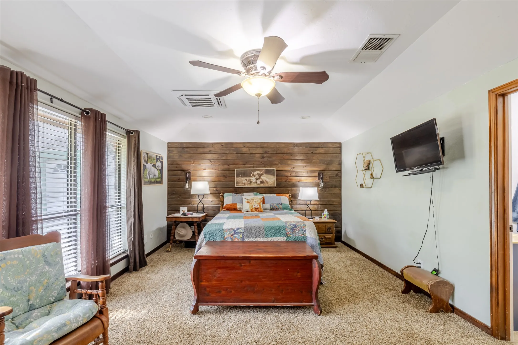 Single Family Residence For Sale in Palo Pinto County , 22 Greenbriar Street, Mineral Wells, Texas 76067, 4 Bedroom, 2 Bathroom, 2 Garage spaces, 2,278 Sqft, built in 1983, mls#21347061, Real Estate Agent in Mineral Wells, Homes For Sale in Palo Pinto county, Homes For Sale in Mineral Wells, Realtor in Mineral Wells Texas, Real Estate Brokerage Independent Realty Texas, Luminita Cordes Realtor