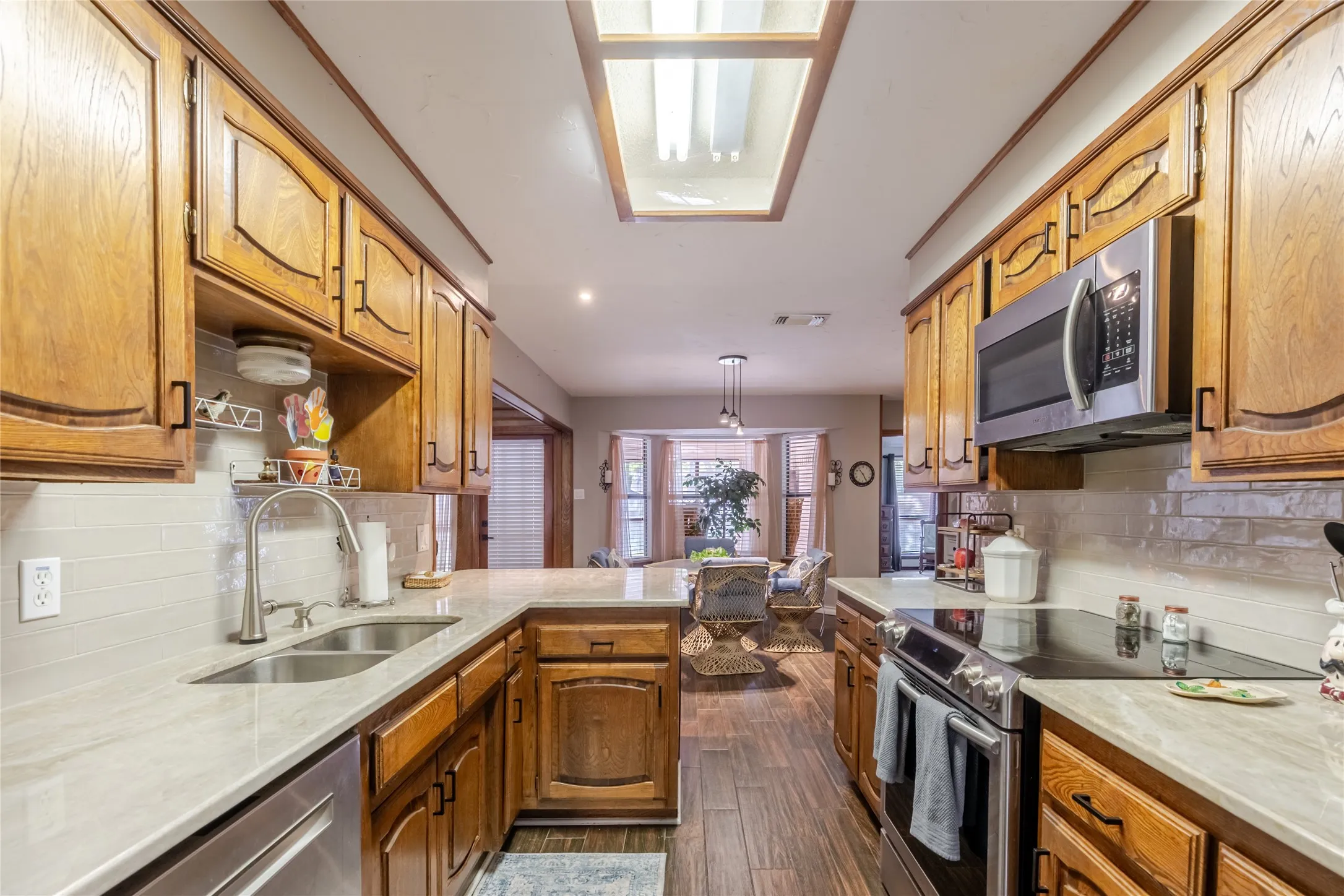Single Family Residence For Sale in Palo Pinto County , 22 Greenbriar Street, Mineral Wells, Texas 76067, 4 Bedroom, 2 Bathroom, 2 Garage spaces, 2,278 Sqft, built in 1983, mls#21347061, Real Estate Agent in Mineral Wells, Homes For Sale in Palo Pinto county, Homes For Sale in Mineral Wells, Realtor in Mineral Wells Texas, Real Estate Brokerage Independent Realty Texas, Luminita Cordes Realtor
