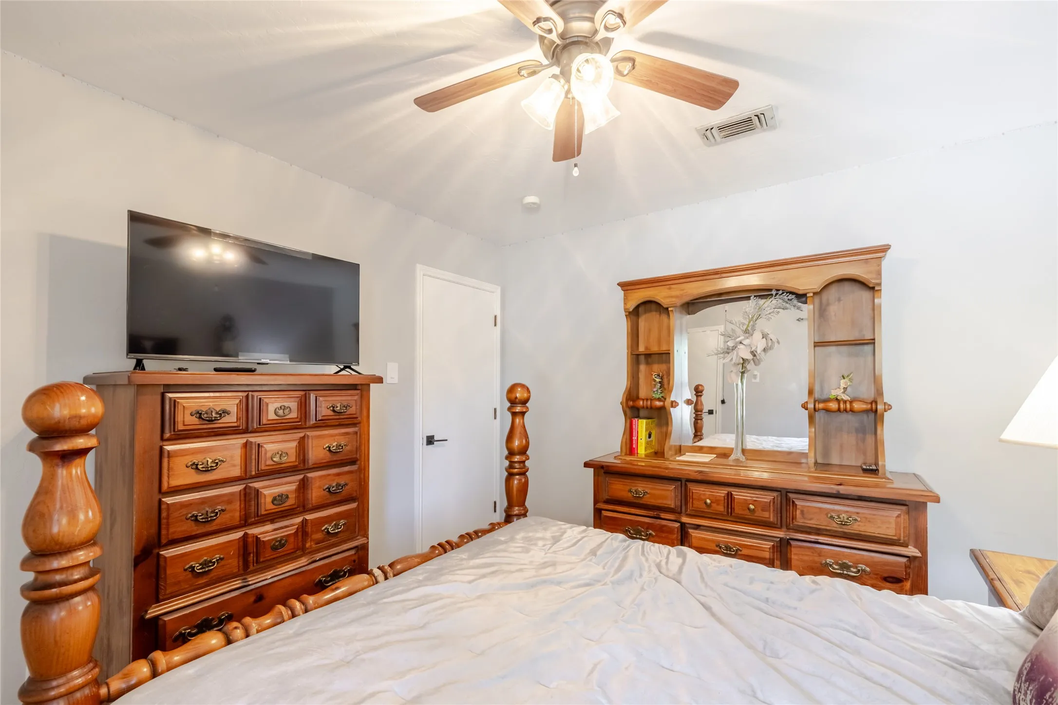 Single Family Residence For Sale in Palo Pinto County , 22 Greenbriar Street, Mineral Wells, Texas 76067, 4 Bedroom, 2 Bathroom, 2 Garage spaces, 2,278 Sqft, built in 1983, mls#21347061, Real Estate Agent in Mineral Wells, Homes For Sale in Palo Pinto county, Homes For Sale in Mineral Wells, Realtor in Mineral Wells Texas, Real Estate Brokerage Independent Realty Texas, Luminita Cordes Realtor