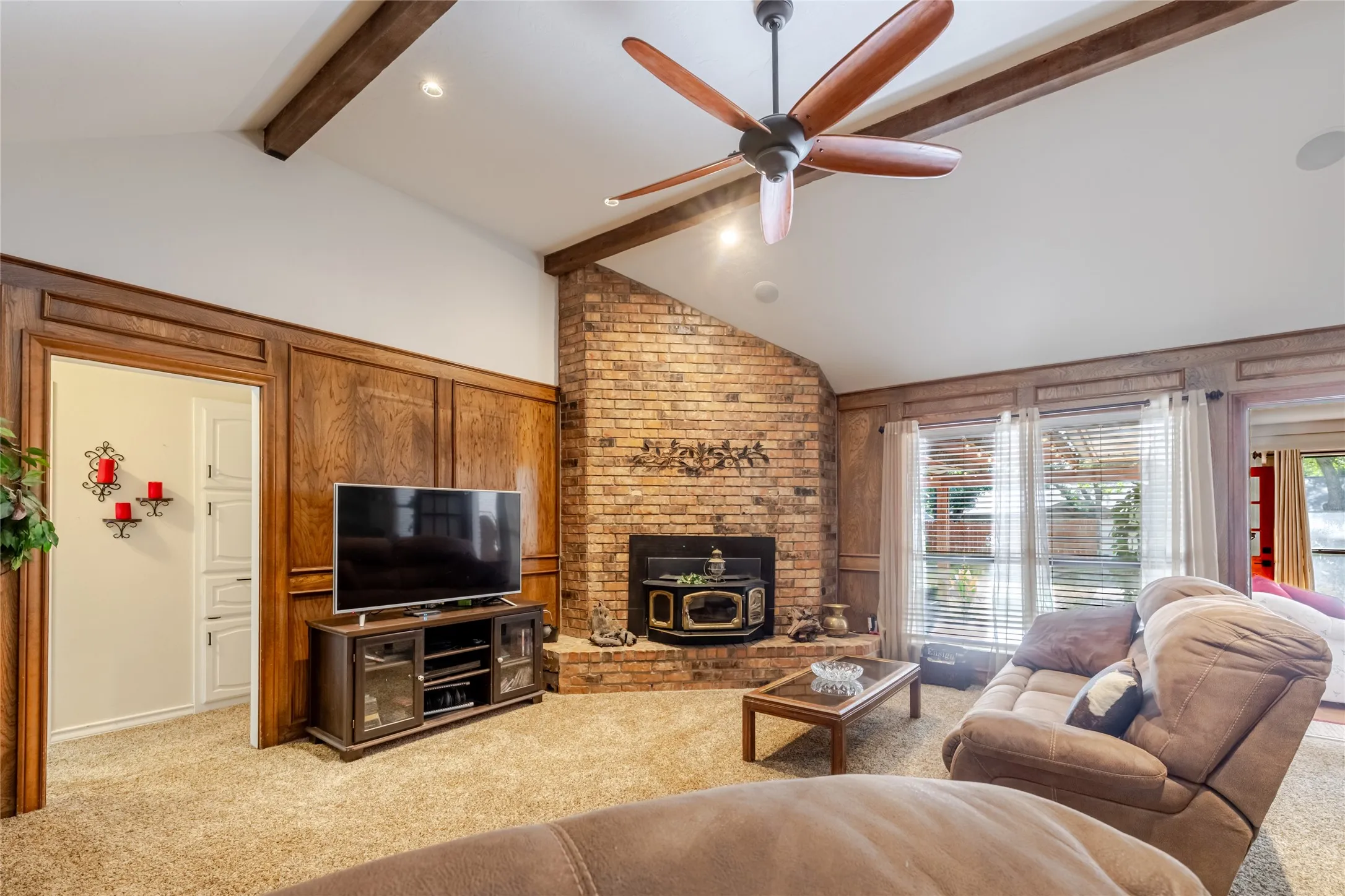Single Family Residence For Sale in Palo Pinto County , 22 Greenbriar Street, Mineral Wells, Texas 76067, 4 Bedroom, 2 Bathroom, 2 Garage spaces, 2,278 Sqft, built in 1983, mls#21347061, Real Estate Agent in Mineral Wells, Homes For Sale in Palo Pinto county, Homes For Sale in Mineral Wells, Realtor in Mineral Wells Texas, Real Estate Brokerage Independent Realty Texas, Luminita Cordes Realtor