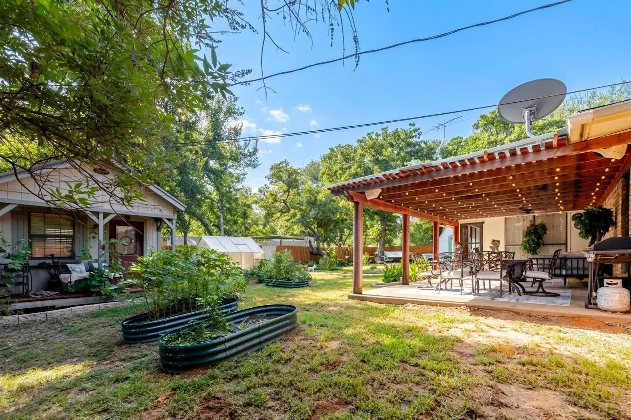 Single Family Residence For Sale in Palo Pinto County , 22 Greenbriar Street, Mineral Wells, Texas 76067, 4 Bedroom, 2 Bathroom, 2 Garage spaces, 2,278 Sqft, built in 1983, mls#21347061, Real Estate Agent in Mineral Wells, Homes For Sale in Palo Pinto county, Homes For Sale in Mineral Wells, Realtor in Mineral Wells Texas, Real Estate Brokerage Independent Realty Texas, Luminita Cordes Realtor