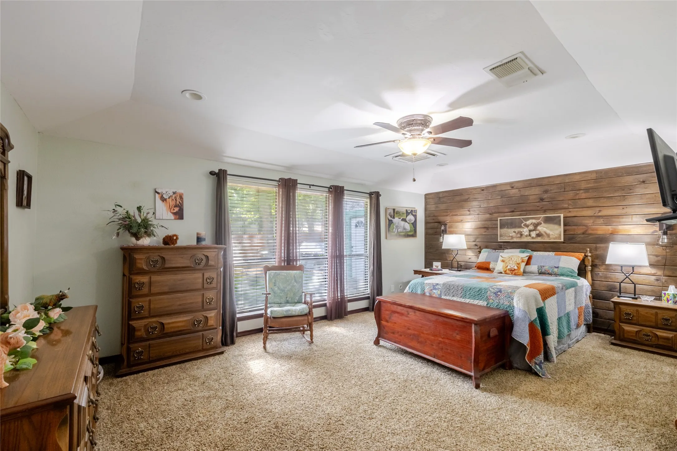 Single Family Residence For Sale in Palo Pinto County , 22 Greenbriar Street, Mineral Wells, Texas 76067, 4 Bedroom, 2 Bathroom, 2 Garage spaces, 2,278 Sqft, built in 1983, mls#21347061, Real Estate Agent in Mineral Wells, Homes For Sale in Palo Pinto county, Homes For Sale in Mineral Wells, Realtor in Mineral Wells Texas, Real Estate Brokerage Independent Realty Texas, Luminita Cordes Realtor