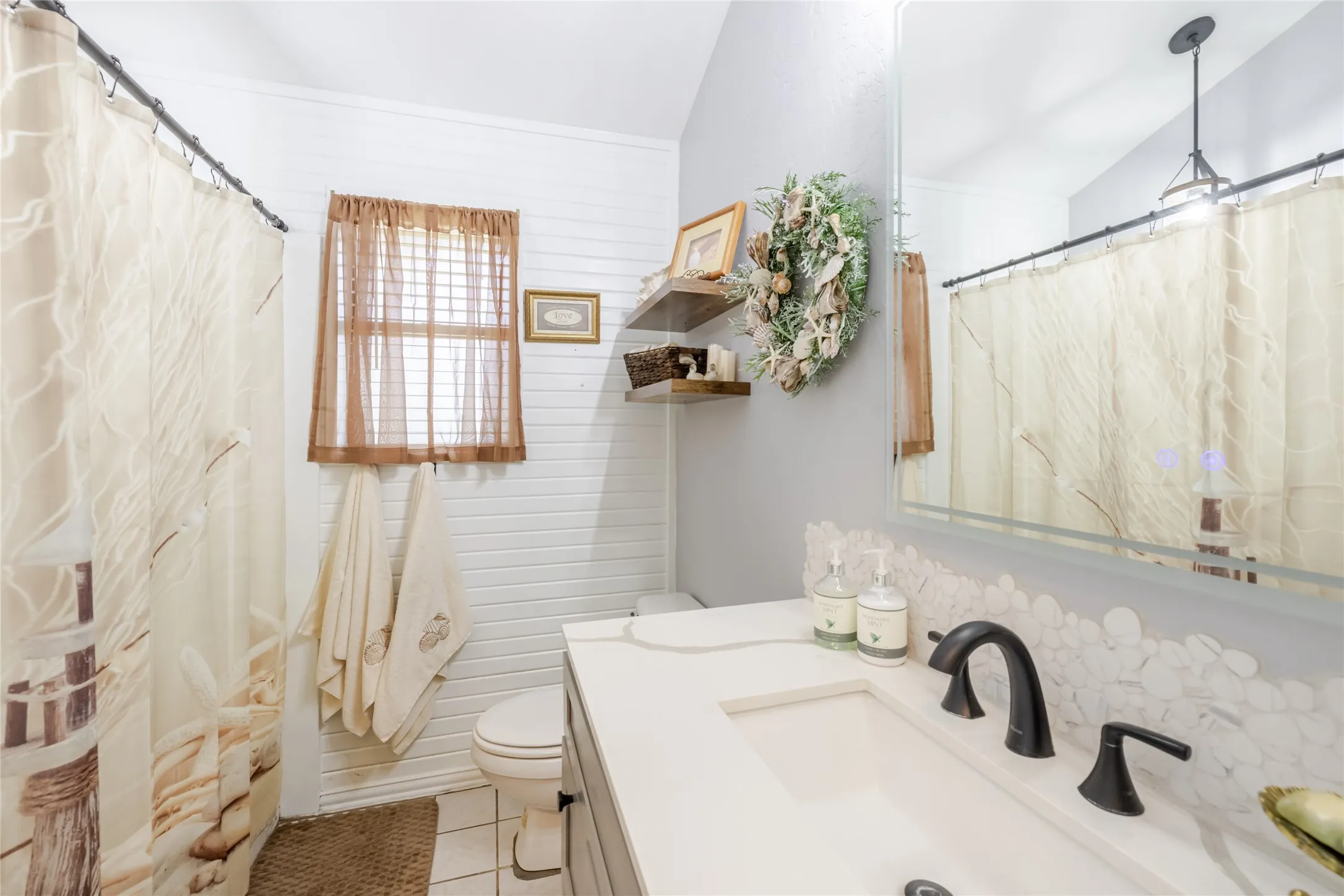Single Family Residence For Sale in Palo Pinto County , 22 Greenbriar Street, Mineral Wells, Texas 76067, 4 Bedroom, 2 Bathroom, 2 Garage spaces, 2,278 Sqft, built in 1983, mls#21347061, Real Estate Agent in Mineral Wells, Homes For Sale in Palo Pinto county, Homes For Sale in Mineral Wells, Realtor in Mineral Wells Texas, Real Estate Brokerage Independent Realty Texas, Luminita Cordes Realtor