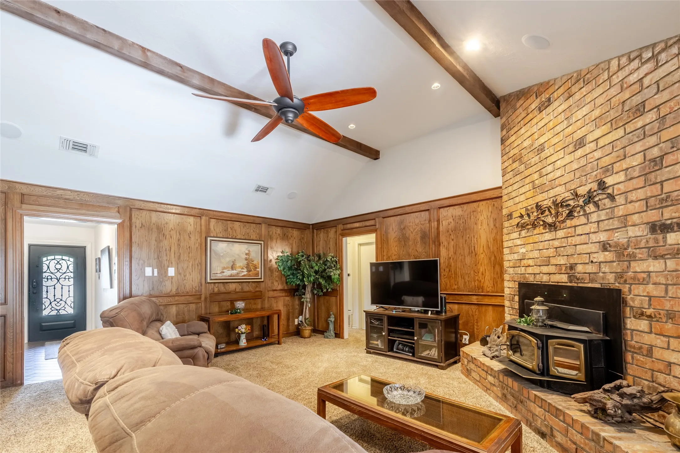 Single Family Residence For Sale in Palo Pinto County , 22 Greenbriar Street, Mineral Wells, Texas 76067, 4 Bedroom, 2 Bathroom, 2 Garage spaces, 2,278 Sqft, built in 1983, mls#21347061, Real Estate Agent in Mineral Wells, Homes For Sale in Palo Pinto county, Homes For Sale in Mineral Wells, Realtor in Mineral Wells Texas, Real Estate Brokerage Independent Realty Texas, Luminita Cordes Realtor