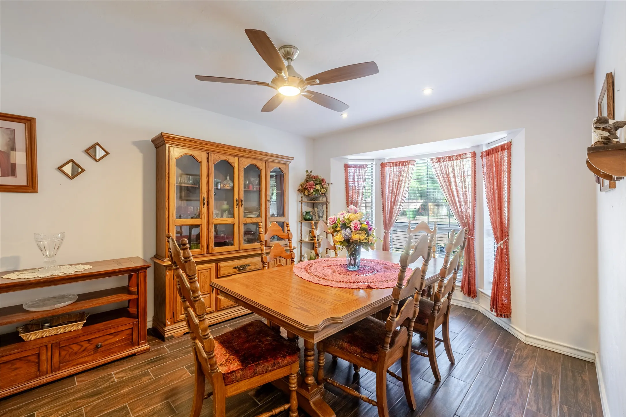 Single Family Residence For Sale in Palo Pinto County , 22 Greenbriar Street, Mineral Wells, Texas 76067, 4 Bedroom, 2 Bathroom, 2 Garage spaces, 2,278 Sqft, built in 1983, mls#21347061, Real Estate Agent in Mineral Wells, Homes For Sale in Palo Pinto county, Homes For Sale in Mineral Wells, Realtor in Mineral Wells Texas, Real Estate Brokerage Independent Realty Texas, Luminita Cordes Realtor