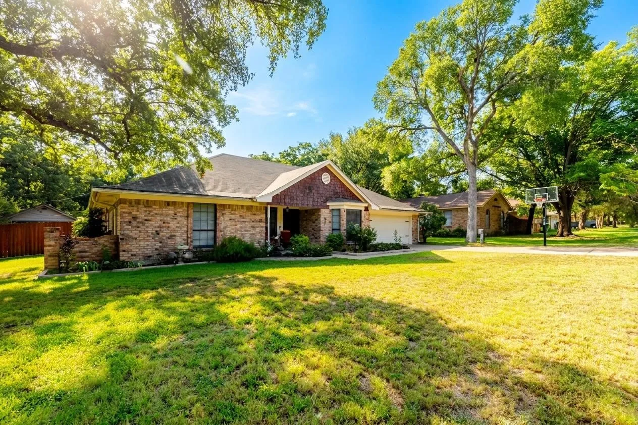 Single Family Residence For Sale in Palo Pinto County , 22 Greenbriar Street, Mineral Wells, Texas 76067, 4 Bedroom, 2 Bathroom, 2 Garage spaces, 2,278 Sqft, built in 1983, mls#21347061, Real Estate Agent in Mineral Wells, Homes For Sale in Palo Pinto county, Homes For Sale in Mineral Wells, Realtor in Mineral Wells Texas, Real Estate Brokerage Independent Realty Texas, Luminita Cordes Realtor