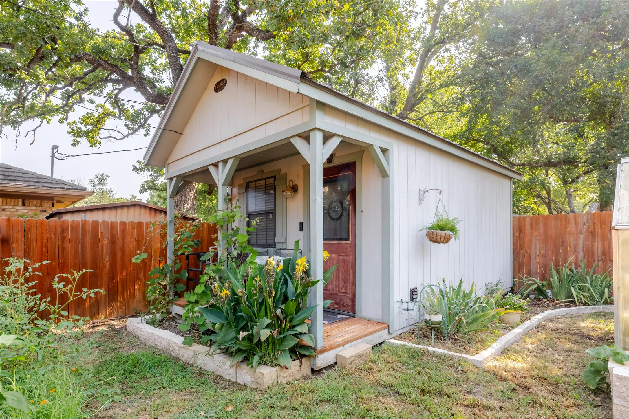 Single Family Residence For Sale in Palo Pinto County , 22 Greenbriar Street, Mineral Wells, Texas 76067, 4 Bedroom, 2 Bathroom, 2 Garage spaces, 2,278 Sqft, built in 1983, mls#21347061, Real Estate Agent in Mineral Wells, Homes For Sale in Palo Pinto county, Homes For Sale in Mineral Wells, Realtor in Mineral Wells Texas, Real Estate Brokerage Independent Realty Texas, Luminita Cordes Realtor