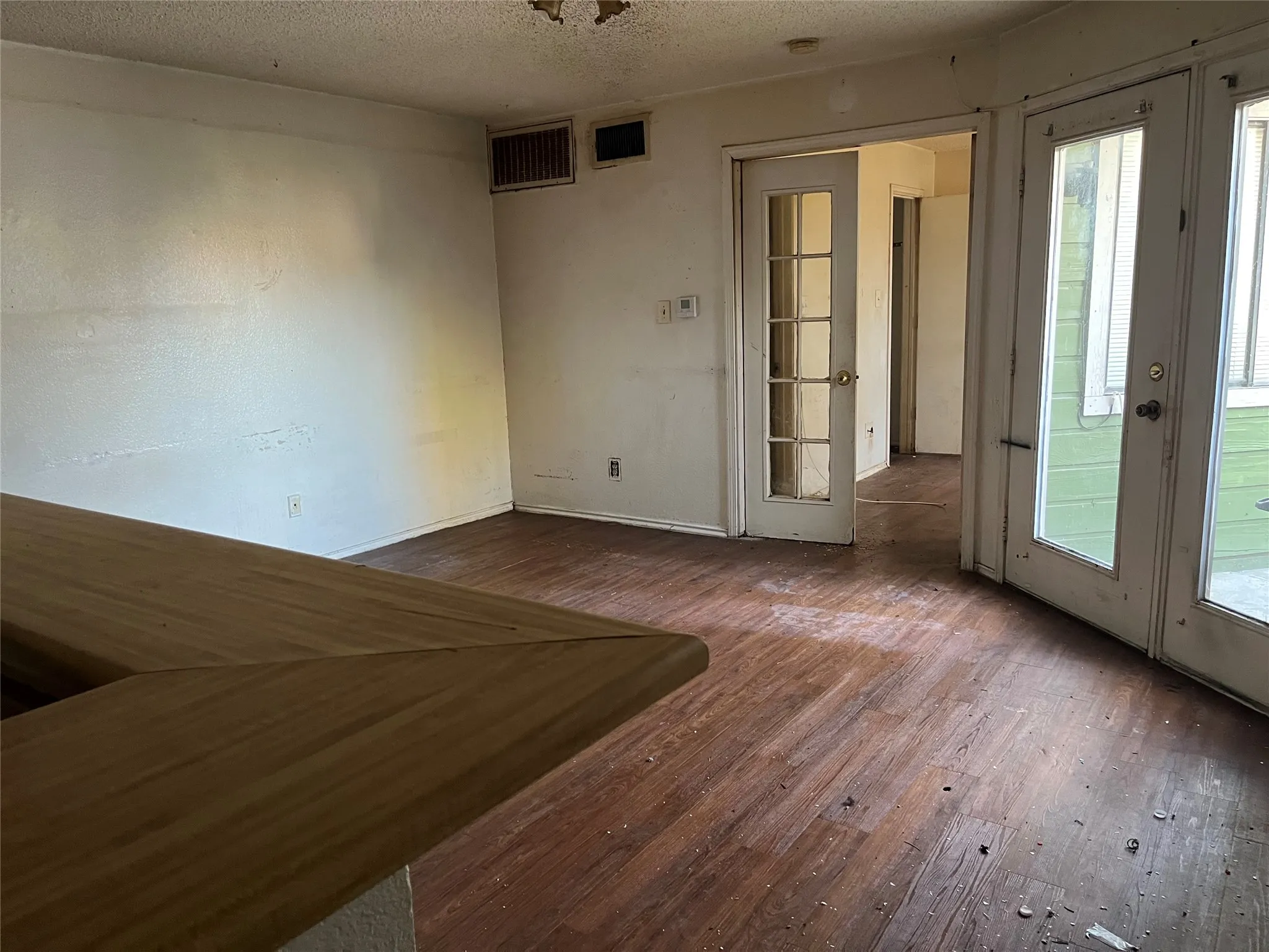 Condominium For Sale in Dallas County , 9823 Walnut Street 303, Dallas, Texas 75243, 1 Bedroom, 1 Bathroom, Garage spaces, 486 Sqft, built in 1982, mls#21342791, Real Estate Agent in Dallas, Homes For Sale in Dallas county, Homes For Sale in Dallas, Realtor in Dallas Texas, Real Estate Brokerage Independent Realty Texas, Luminita Cordes Realtor