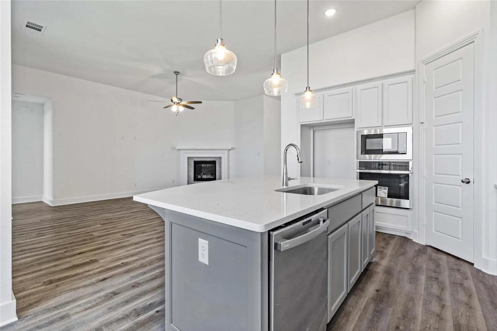 Single Family Residence For Sale in Rockwall County , 4016 Grotto Drive, Royse City, Texas 75189, 4 Bedroom, 3 Bathroom, 2 Garage spaces, 2,128 Sqft, built in 2023, mls#21340521, Real Estate Agent in Royse City, Homes For Sale in Rockwall county, Homes For Sale in Royse City, Realtor in Royse City Texas, Real Estate Brokerage Independent Realty Texas, Luminita Cordes Realtor