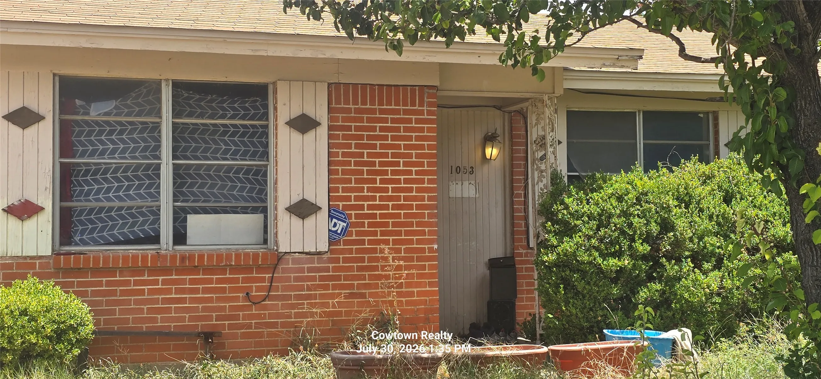 Single Family Residence For Sale in Tarrant County , 1053 Cole Court, Fort Worth, Texas 76115, 3 Bedroom, 2 Bathroom, 1 Garage spaces, 1,629 Sqft, built in 1959, mls#21347039, Real Estate Agent in Fort Worth, Homes For Sale in Tarrant county, Homes For Sale in Fort Worth, Realtor in Fort Worth Texas, Real Estate Brokerage Independent Realty Texas, Luminita Cordes Realtor