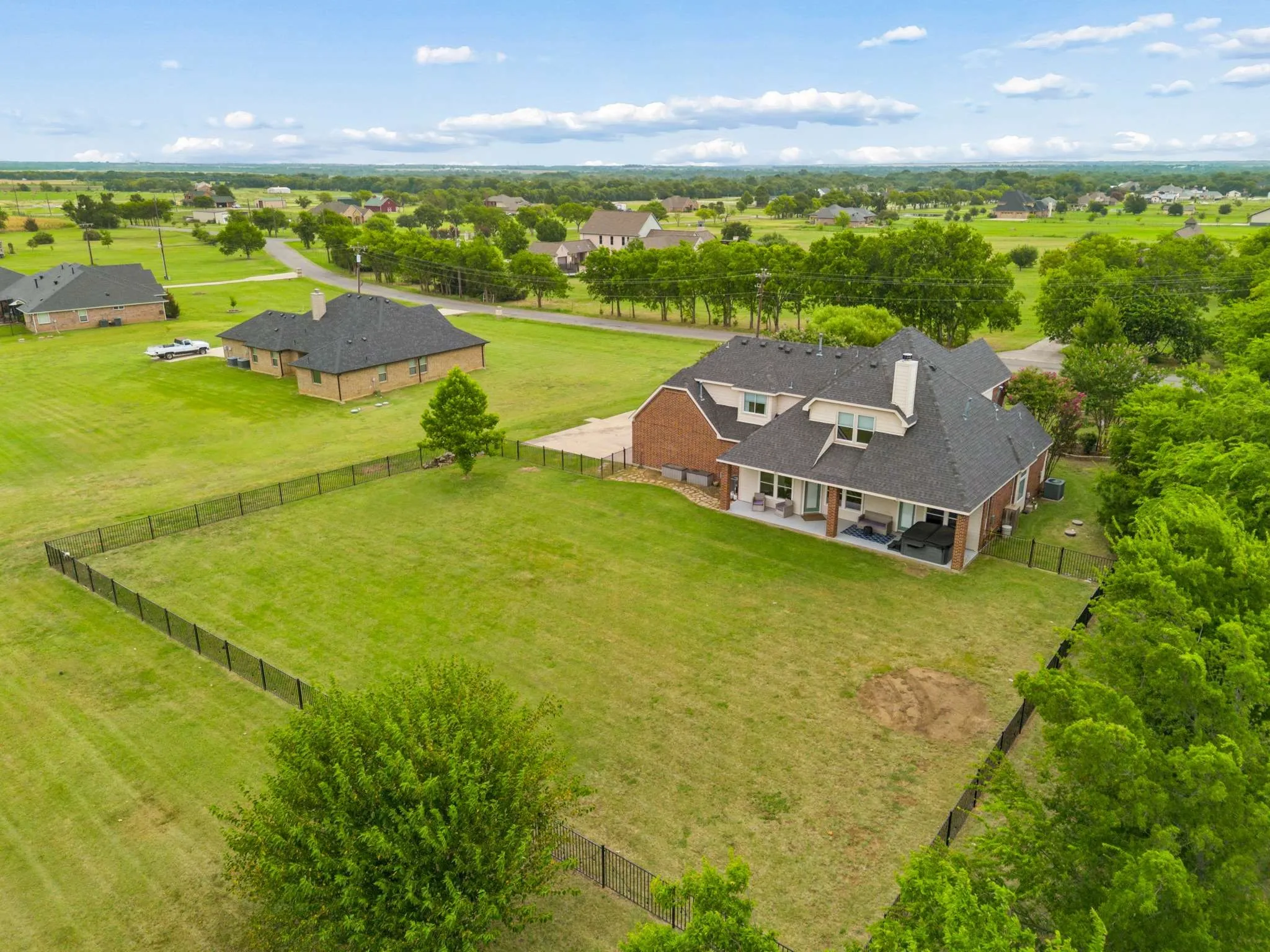 Single Family Residence For Sale in Grayson County , 1001 Pike Road, Gunter, Texas 75058, 4 Bedroom, 3 Bathroom, 3 Garage spaces, 3,209 Sqft, built in 2007, mls#21345337, Real Estate Agent in Gunter, Homes For Sale in Grayson county, Homes For Sale in Gunter, Realtor in Gunter Texas, Real Estate Brokerage Independent Realty Texas, Luminita Cordes Realtor
