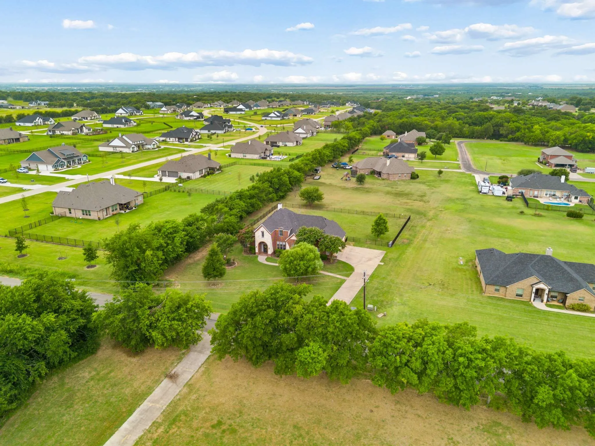 Single Family Residence For Sale in Grayson County , 1001 Pike Road, Gunter, Texas 75058, 4 Bedroom, 3 Bathroom, 3 Garage spaces, 3,209 Sqft, built in 2007, mls#21345337, Real Estate Agent in Gunter, Homes For Sale in Grayson county, Homes For Sale in Gunter, Realtor in Gunter Texas, Real Estate Brokerage Independent Realty Texas, Luminita Cordes Realtor