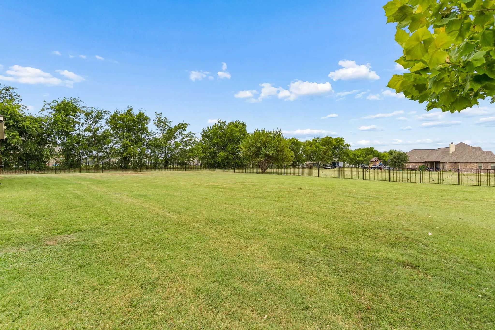 Single Family Residence For Sale in Grayson County , 1001 Pike Road, Gunter, Texas 75058, 4 Bedroom, 3 Bathroom, 3 Garage spaces, 3,209 Sqft, built in 2007, mls#21345337, Real Estate Agent in Gunter, Homes For Sale in Grayson county, Homes For Sale in Gunter, Realtor in Gunter Texas, Real Estate Brokerage Independent Realty Texas, Luminita Cordes Realtor