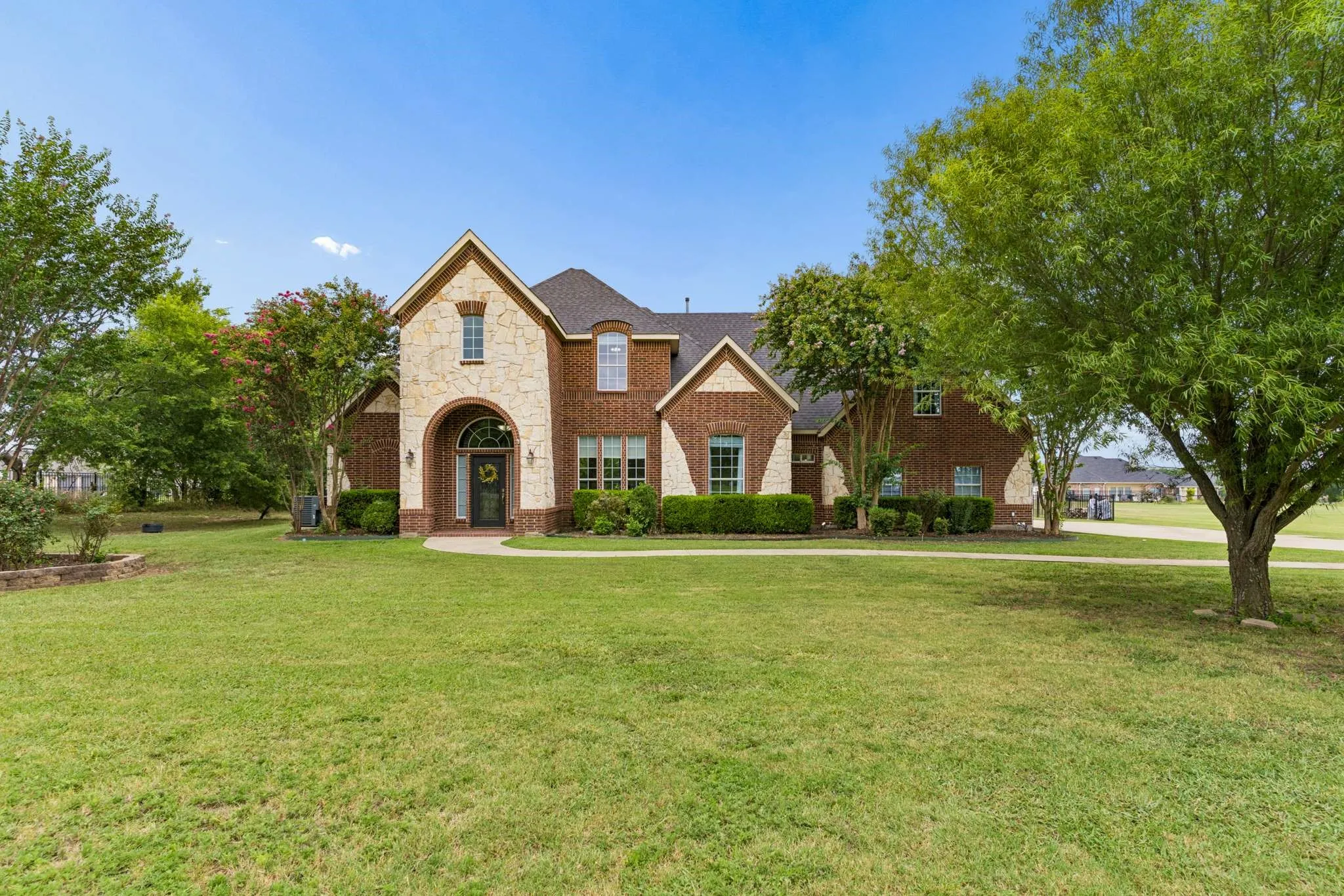 Single Family Residence For Sale in Grayson County , 1001 Pike Road, Gunter, Texas 75058, 4 Bedroom, 3 Bathroom, 3 Garage spaces, 3,209 Sqft, built in 2007, mls#21345337, Real Estate Agent in Gunter, Homes For Sale in Grayson county, Homes For Sale in Gunter, Realtor in Gunter Texas, Real Estate Brokerage Independent Realty Texas, Luminita Cordes Realtor