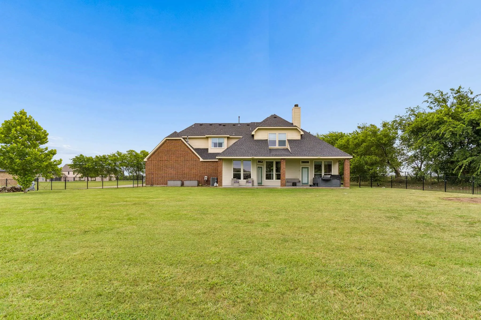 Single Family Residence For Sale in Grayson County , 1001 Pike Road, Gunter, Texas 75058, 4 Bedroom, 3 Bathroom, 3 Garage spaces, 3,209 Sqft, built in 2007, mls#21345337, Real Estate Agent in Gunter, Homes For Sale in Grayson county, Homes For Sale in Gunter, Realtor in Gunter Texas, Real Estate Brokerage Independent Realty Texas, Luminita Cordes Realtor