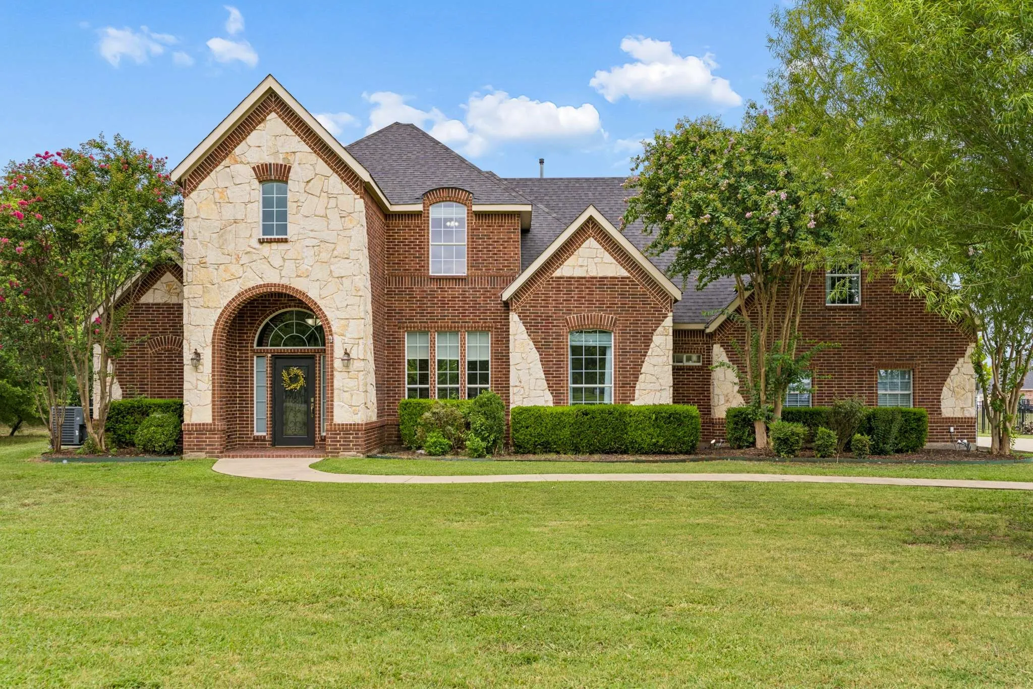 Single Family Residence For Sale in Grayson County , 1001 Pike Road, Gunter, Texas 75058, 4 Bedroom, 3 Bathroom, 3 Garage spaces, 3,209 Sqft, built in 2007, mls#21345337, Real Estate Agent in Gunter, Homes For Sale in Grayson county, Homes For Sale in Gunter, Realtor in Gunter Texas, Real Estate Brokerage Independent Realty Texas, Luminita Cordes Realtor