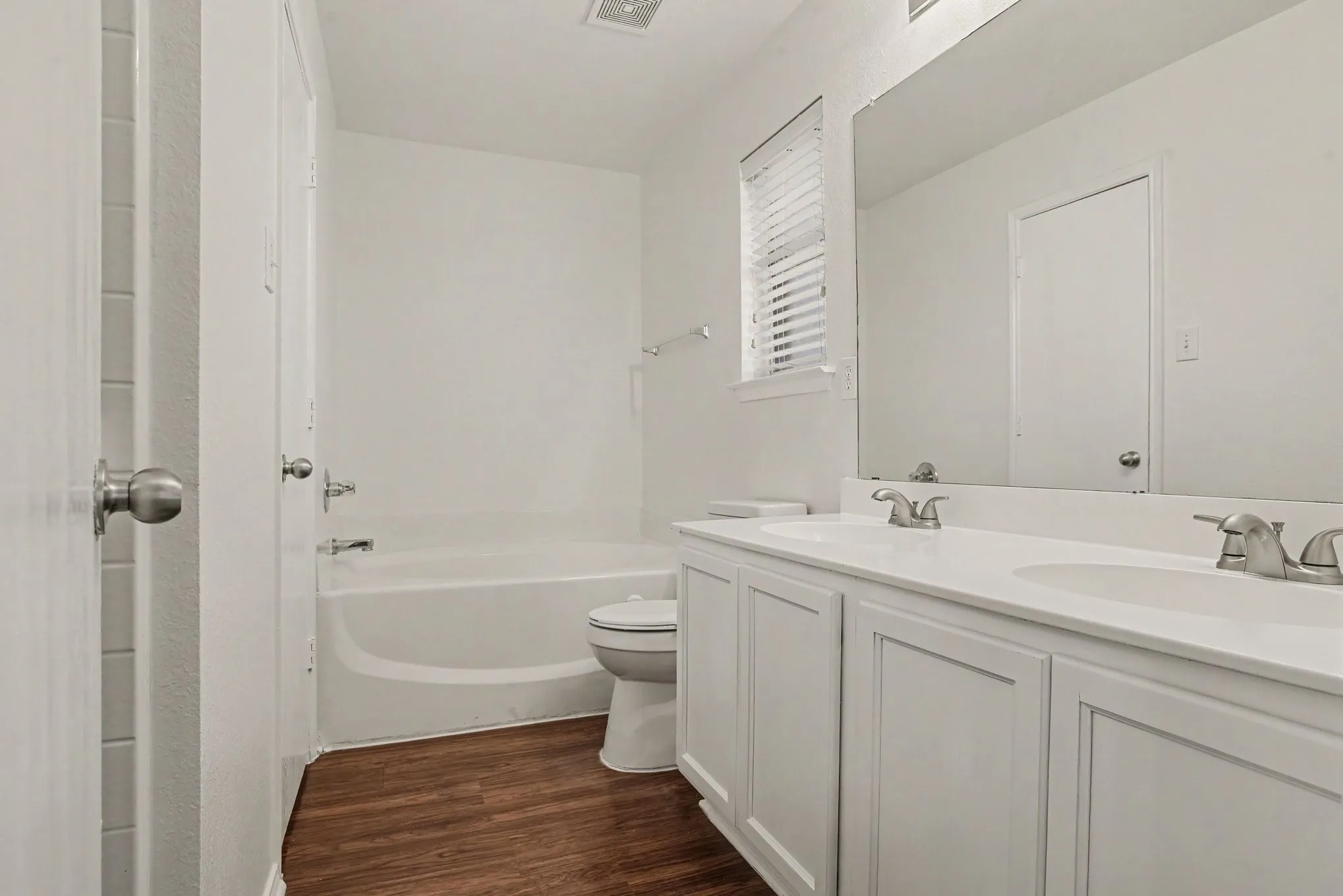 Single Family Residence For Sale in Kaufman County , 115 Windsor, Forney, Texas 75126, 3 Bedroom, 2 Bathroom, 2 Garage spaces, 1,420 Sqft, built in 2007, mls#21344273, Real Estate Agent in Forney, Homes For Sale in Kaufman county, Homes For Sale in Forney, Realtor in Forney Texas, Real Estate Brokerage Independent Realty Texas, Luminita Cordes Realtor