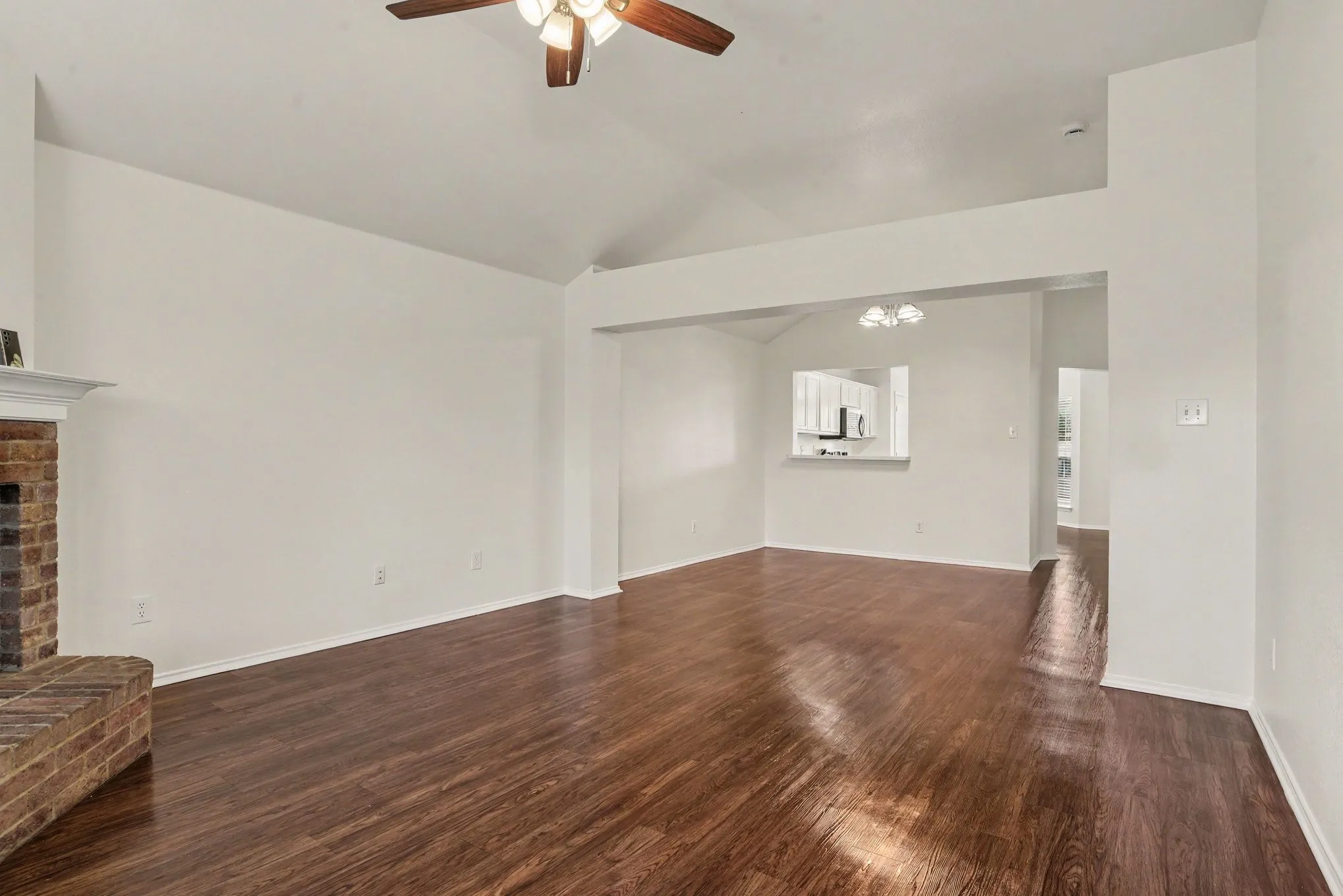 Single Family Residence For Sale in Kaufman County , 115 Windsor, Forney, Texas 75126, 3 Bedroom, 2 Bathroom, 2 Garage spaces, 1,420 Sqft, built in 2007, mls#21344273, Real Estate Agent in Forney, Homes For Sale in Kaufman county, Homes For Sale in Forney, Realtor in Forney Texas, Real Estate Brokerage Independent Realty Texas, Luminita Cordes Realtor