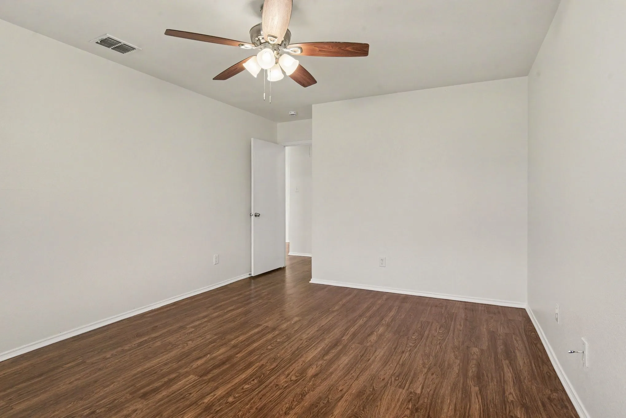Single Family Residence For Sale in Kaufman County , 115 Windsor, Forney, Texas 75126, 3 Bedroom, 2 Bathroom, 2 Garage spaces, 1,420 Sqft, built in 2007, mls#21344273, Real Estate Agent in Forney, Homes For Sale in Kaufman county, Homes For Sale in Forney, Realtor in Forney Texas, Real Estate Brokerage Independent Realty Texas, Luminita Cordes Realtor