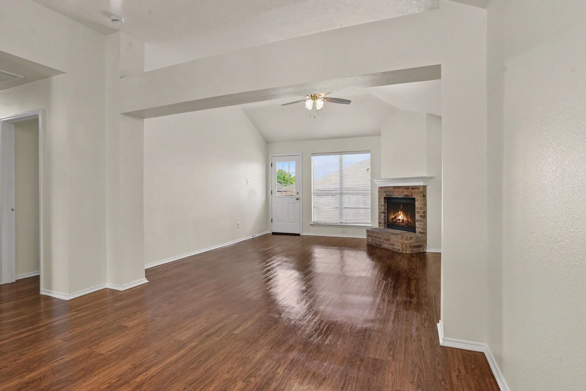 Single Family Residence For Sale in Kaufman County , 115 Windsor, Forney, Texas 75126, 3 Bedroom, 2 Bathroom, 2 Garage spaces, 1,420 Sqft, built in 2007, mls#21344273, Real Estate Agent in Forney, Homes For Sale in Kaufman county, Homes For Sale in Forney, Realtor in Forney Texas, Real Estate Brokerage Independent Realty Texas, Luminita Cordes Realtor