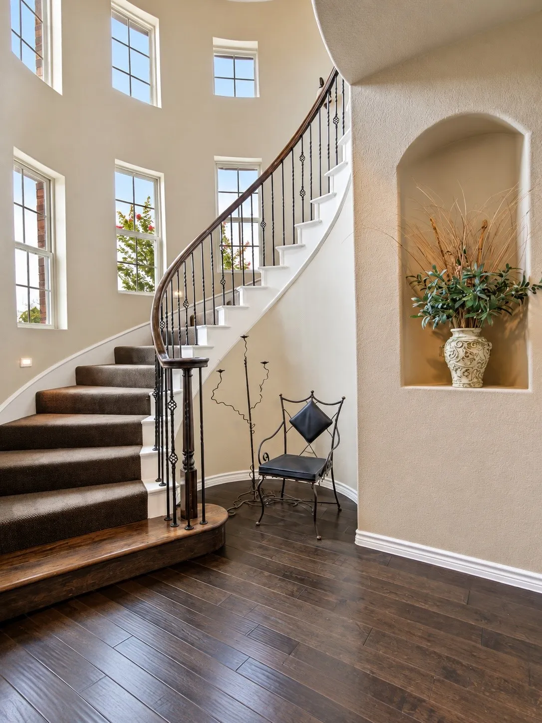 Curved staircase