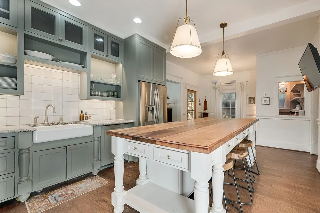 Single Family Residence For Sale in Dallas County , 4710 Swiss Avenue, Dallas, Texas 75204, 4 Bedroom, 3 Bathroom, Garage spaces, 3,004 Sqft, built in 1909, mls#21345497, Real Estate Agent in Dallas, Homes For Sale in Dallas county, Homes For Sale in Dallas, Realtor in Dallas Texas, Real Estate Brokerage Independent Realty Texas, Luminita Cordes Realtor