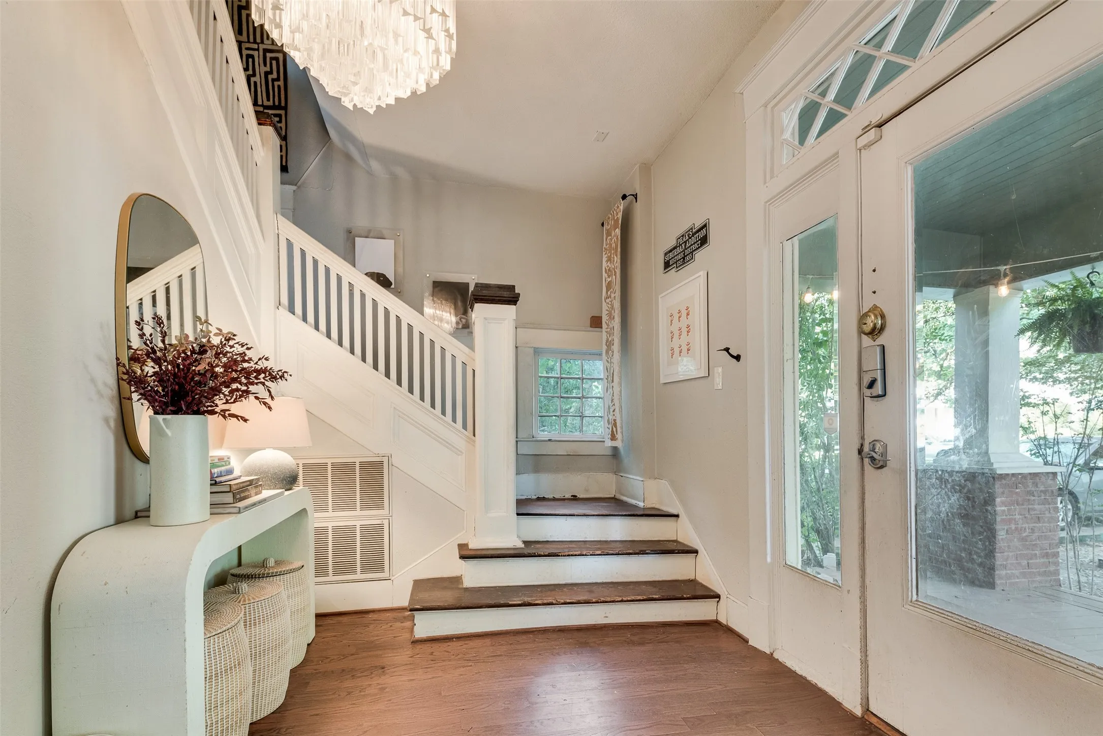 Single Family Residence For Sale in Dallas County , 4710 Swiss Avenue, Dallas, Texas 75204, 4 Bedroom, 3 Bathroom, Garage spaces, 3,004 Sqft, built in 1909, mls#21345497, Real Estate Agent in Dallas, Homes For Sale in Dallas county, Homes For Sale in Dallas, Realtor in Dallas Texas, Real Estate Brokerage Independent Realty Texas, Luminita Cordes Realtor
