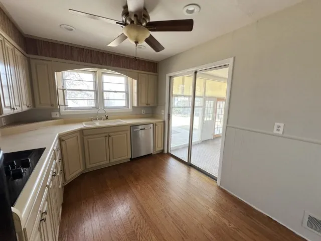 Single Family Residence For Sale in Hansford County , 321 Barkley Street, Spearman, Texas 79081, 3 Bedroom, 2 Bathroom, 2 Garage spaces, 2,418 Sqft, built in 1965, mls#21347099, Real Estate Agent in Spearman, Homes For Sale in Hansford county, Homes For Sale in Spearman, Realtor in Spearman Texas, Real Estate Brokerage Independent Realty Texas, Luminita Cordes Realtor