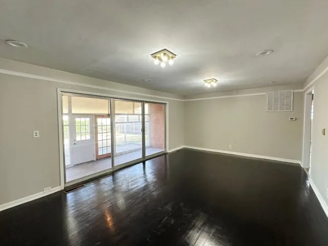 Single Family Residence For Sale in Hansford County , 321 Barkley Street, Spearman, Texas 79081, 3 Bedroom, 2 Bathroom, 2 Garage spaces, 2,418 Sqft, built in 1965, mls#21347099, Real Estate Agent in Spearman, Homes For Sale in Hansford county, Homes For Sale in Spearman, Realtor in Spearman Texas, Real Estate Brokerage Independent Realty Texas, Luminita Cordes Realtor