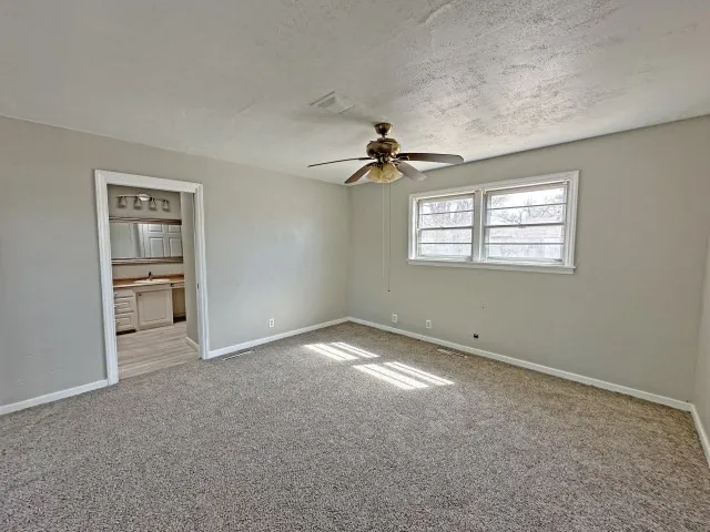 Single Family Residence For Sale in Hansford County , 321 Barkley Street, Spearman, Texas 79081, 3 Bedroom, 2 Bathroom, 2 Garage spaces, 2,418 Sqft, built in 1965, mls#21347099, Real Estate Agent in Spearman, Homes For Sale in Hansford county, Homes For Sale in Spearman, Realtor in Spearman Texas, Real Estate Brokerage Independent Realty Texas, Luminita Cordes Realtor