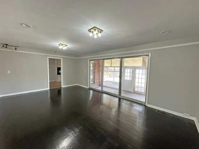 Single Family Residence For Sale in Hansford County , 321 Barkley Street, Spearman, Texas 79081, 3 Bedroom, 2 Bathroom, 2 Garage spaces, 2,418 Sqft, built in 1965, mls#21347099, Real Estate Agent in Spearman, Homes For Sale in Hansford county, Homes For Sale in Spearman, Realtor in Spearman Texas, Real Estate Brokerage Independent Realty Texas, Luminita Cordes Realtor
