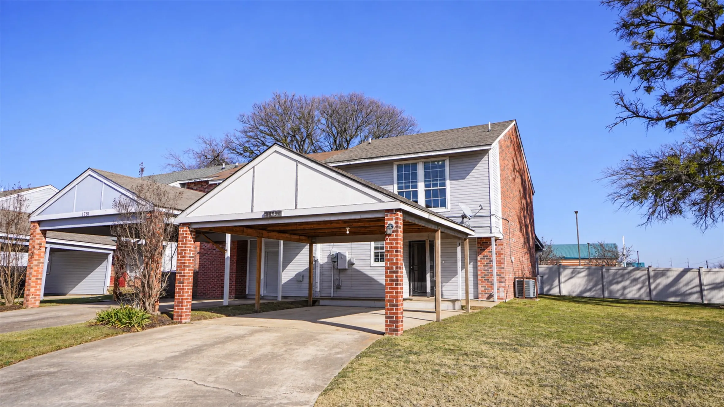 Townhouse For Sale in Dallas County , 1777 Westerham Drive, Dallas, Texas 75232, 3 Bedroom, 3 Bathroom, Garage spaces, 1,301 Sqft, built in 1985, mls#21344425, Real Estate Agent in Dallas, Homes For Sale in Dallas county, Homes For Sale in Dallas, Realtor in Dallas Texas, Real Estate Brokerage Independent Realty Texas, Luminita Cordes Realtor