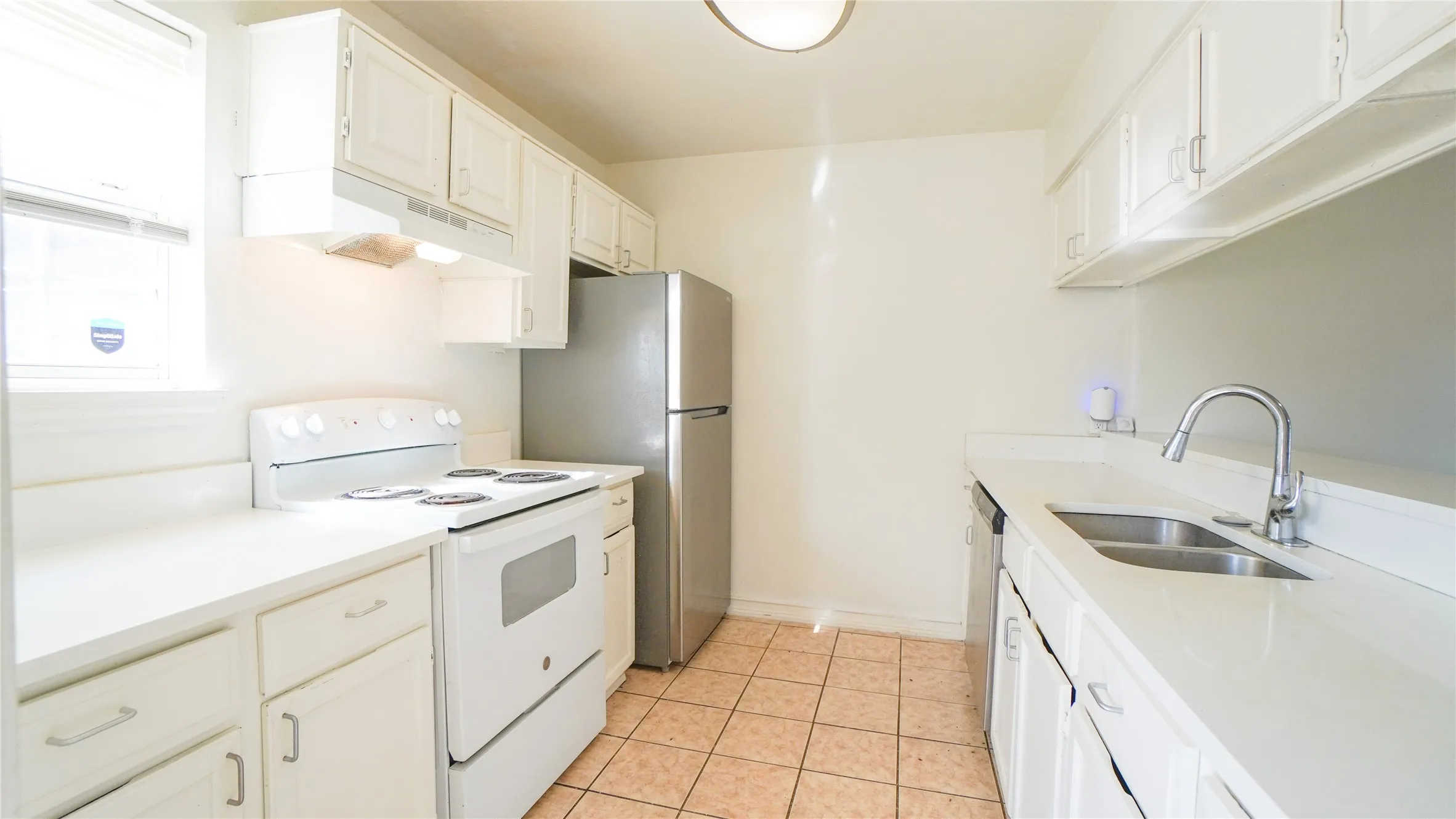 Townhouse For Sale in Dallas County , 1777 Westerham Drive, Dallas, Texas 75232, 3 Bedroom, 3 Bathroom, Garage spaces, 1,301 Sqft, built in 1985, mls#21344425, Real Estate Agent in Dallas, Homes For Sale in Dallas county, Homes For Sale in Dallas, Realtor in Dallas Texas, Real Estate Brokerage Independent Realty Texas, Luminita Cordes Realtor