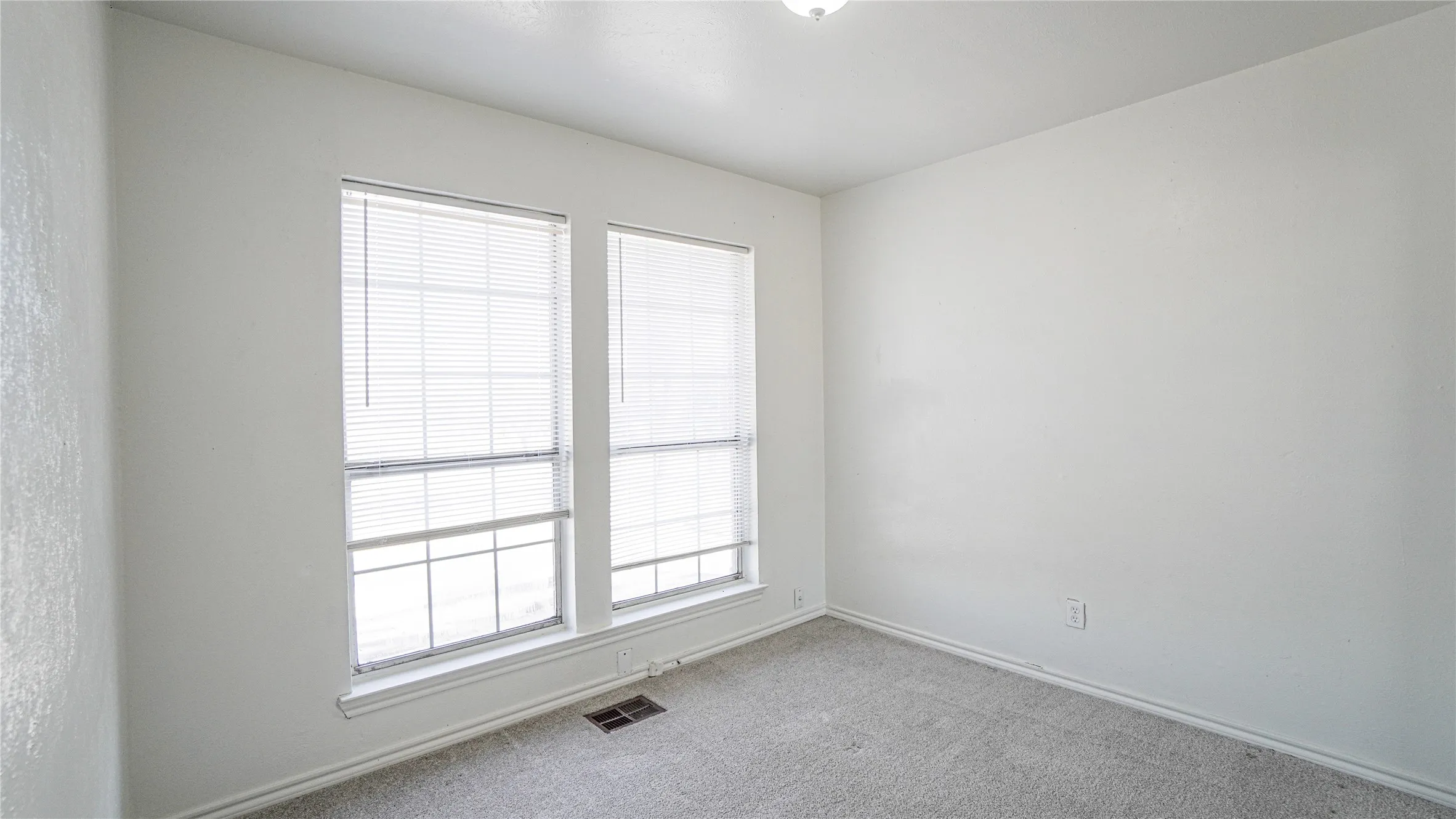 Townhouse For Sale in Dallas County , 1777 Westerham Drive, Dallas, Texas 75232, 3 Bedroom, 3 Bathroom, Garage spaces, 1,301 Sqft, built in 1985, mls#21344425, Real Estate Agent in Dallas, Homes For Sale in Dallas county, Homes For Sale in Dallas, Realtor in Dallas Texas, Real Estate Brokerage Independent Realty Texas, Luminita Cordes Realtor
