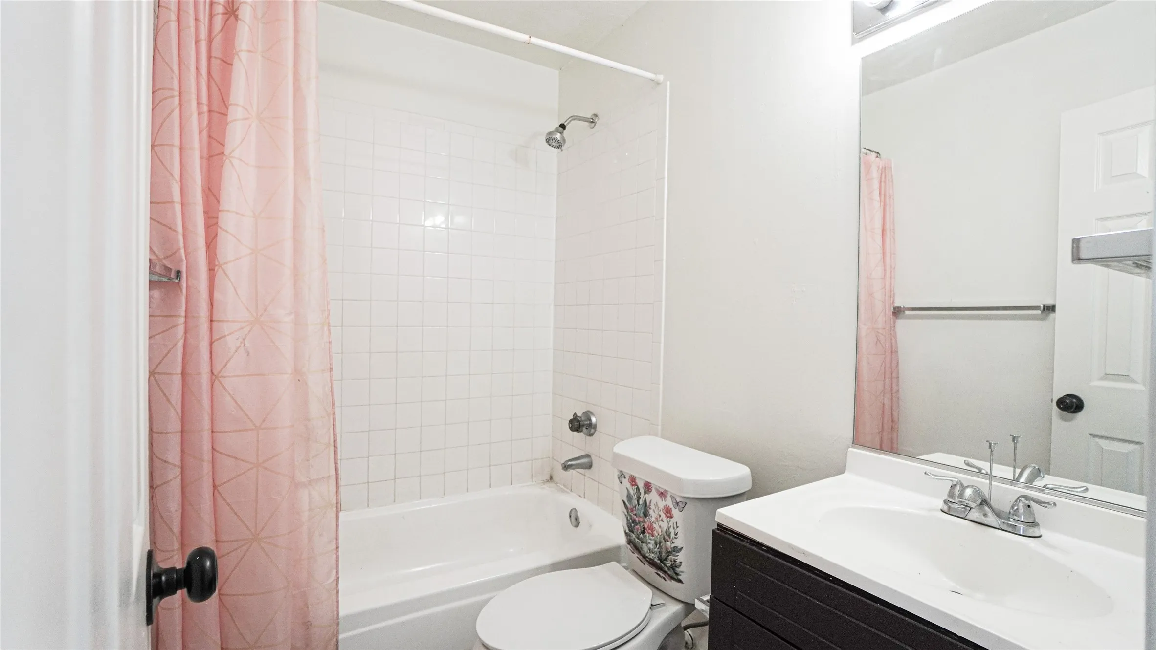 Townhouse For Sale in Dallas County , 1777 Westerham Drive, Dallas, Texas 75232, 3 Bedroom, 3 Bathroom, Garage spaces, 1,301 Sqft, built in 1985, mls#21344425, Real Estate Agent in Dallas, Homes For Sale in Dallas county, Homes For Sale in Dallas, Realtor in Dallas Texas, Real Estate Brokerage Independent Realty Texas, Luminita Cordes Realtor