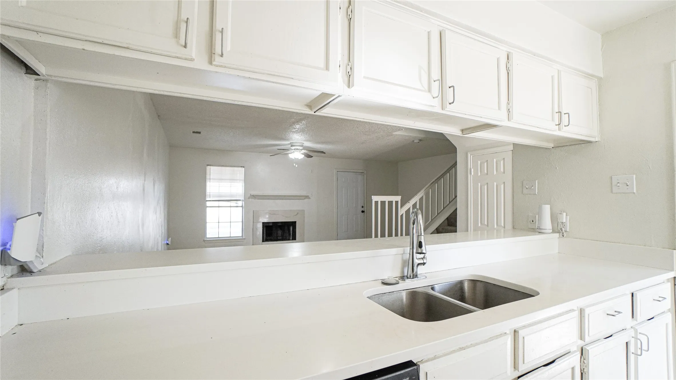 Townhouse For Sale in Dallas County , 1777 Westerham Drive, Dallas, Texas 75232, 3 Bedroom, 3 Bathroom, Garage spaces, 1,301 Sqft, built in 1985, mls#21344425, Real Estate Agent in Dallas, Homes For Sale in Dallas county, Homes For Sale in Dallas, Realtor in Dallas Texas, Real Estate Brokerage Independent Realty Texas, Luminita Cordes Realtor