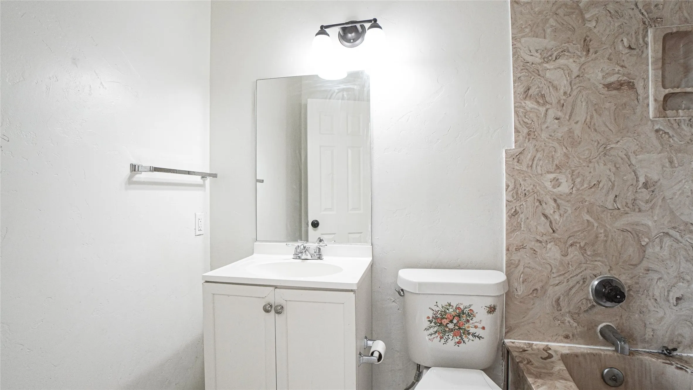Townhouse For Sale in Dallas County , 1777 Westerham Drive, Dallas, Texas 75232, 3 Bedroom, 3 Bathroom, Garage spaces, 1,301 Sqft, built in 1985, mls#21344425, Real Estate Agent in Dallas, Homes For Sale in Dallas county, Homes For Sale in Dallas, Realtor in Dallas Texas, Real Estate Brokerage Independent Realty Texas, Luminita Cordes Realtor