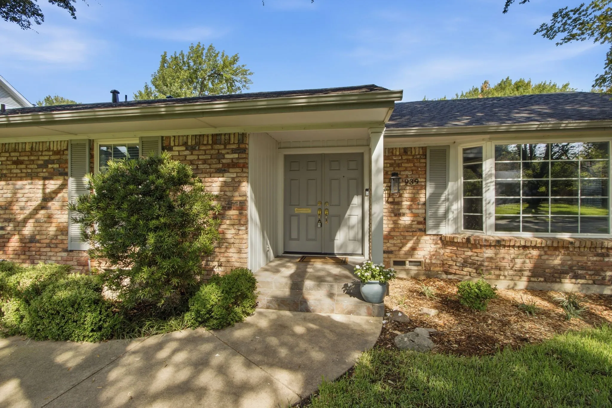 Brick exterior featuring a covered entry