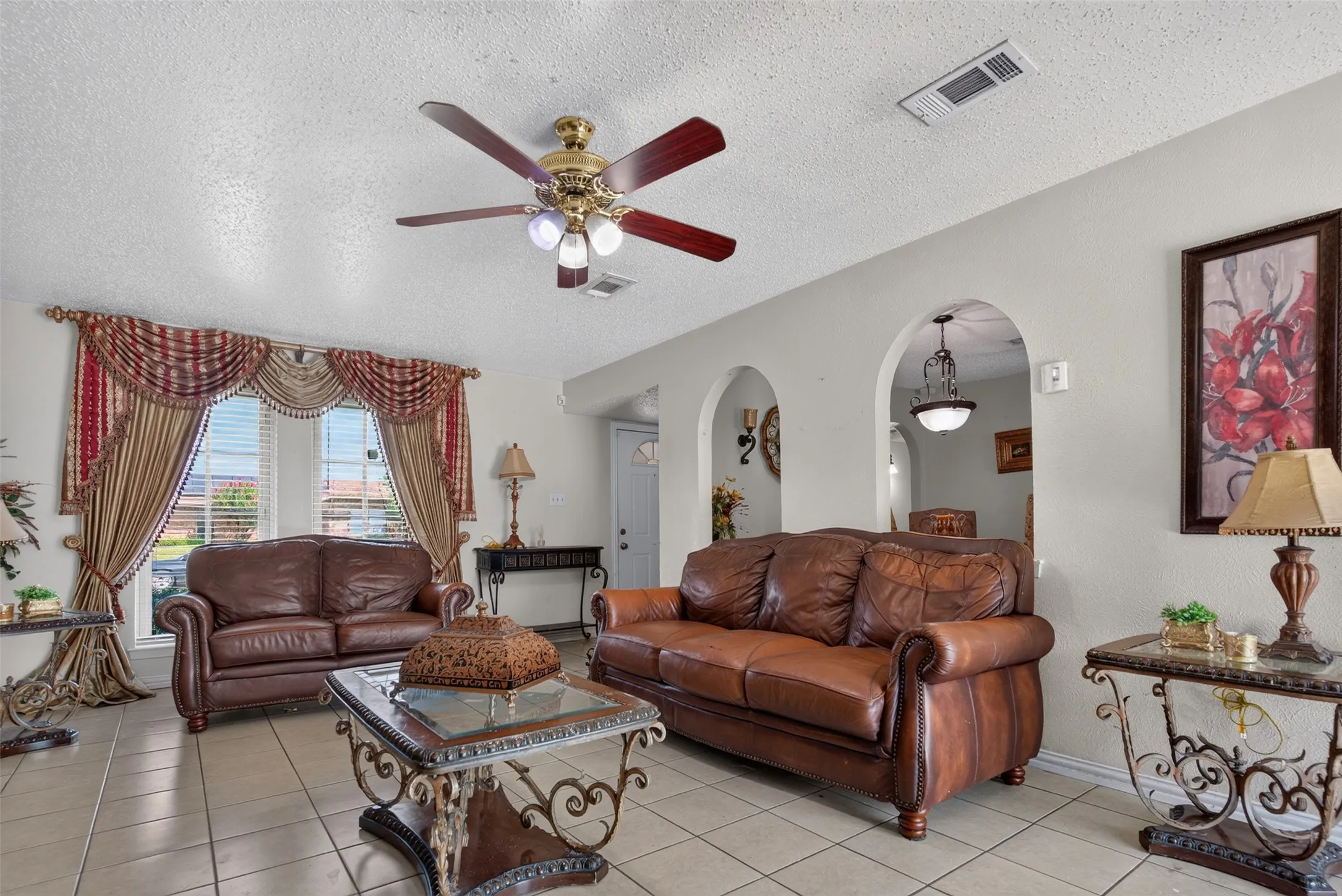 Single Family Residence For Sale in Dallas County , 2224 Crockett Drive, Carrollton, Texas 75006, 3 Bedroom, 2 Bathroom, 2 Garage spaces, 1,410 Sqft, built in 1981, mls#21347111, Real Estate Agent in Carrollton, Homes For Sale in Dallas county, Homes For Sale in Carrollton, Realtor in Carrollton Texas, Real Estate Brokerage Independent Realty Texas, Luminita Cordes Realtor