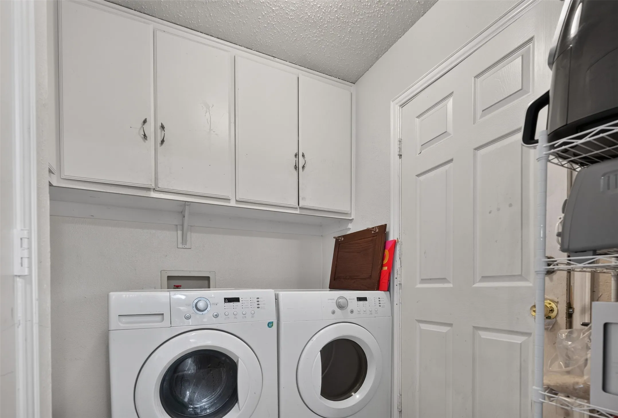 Single Family Residence For Sale in Dallas County , 2224 Crockett Drive, Carrollton, Texas 75006, 3 Bedroom, 2 Bathroom, 2 Garage spaces, 1,410 Sqft, built in 1981, mls#21347111, Real Estate Agent in Carrollton, Homes For Sale in Dallas county, Homes For Sale in Carrollton, Realtor in Carrollton Texas, Real Estate Brokerage Independent Realty Texas, Luminita Cordes Realtor