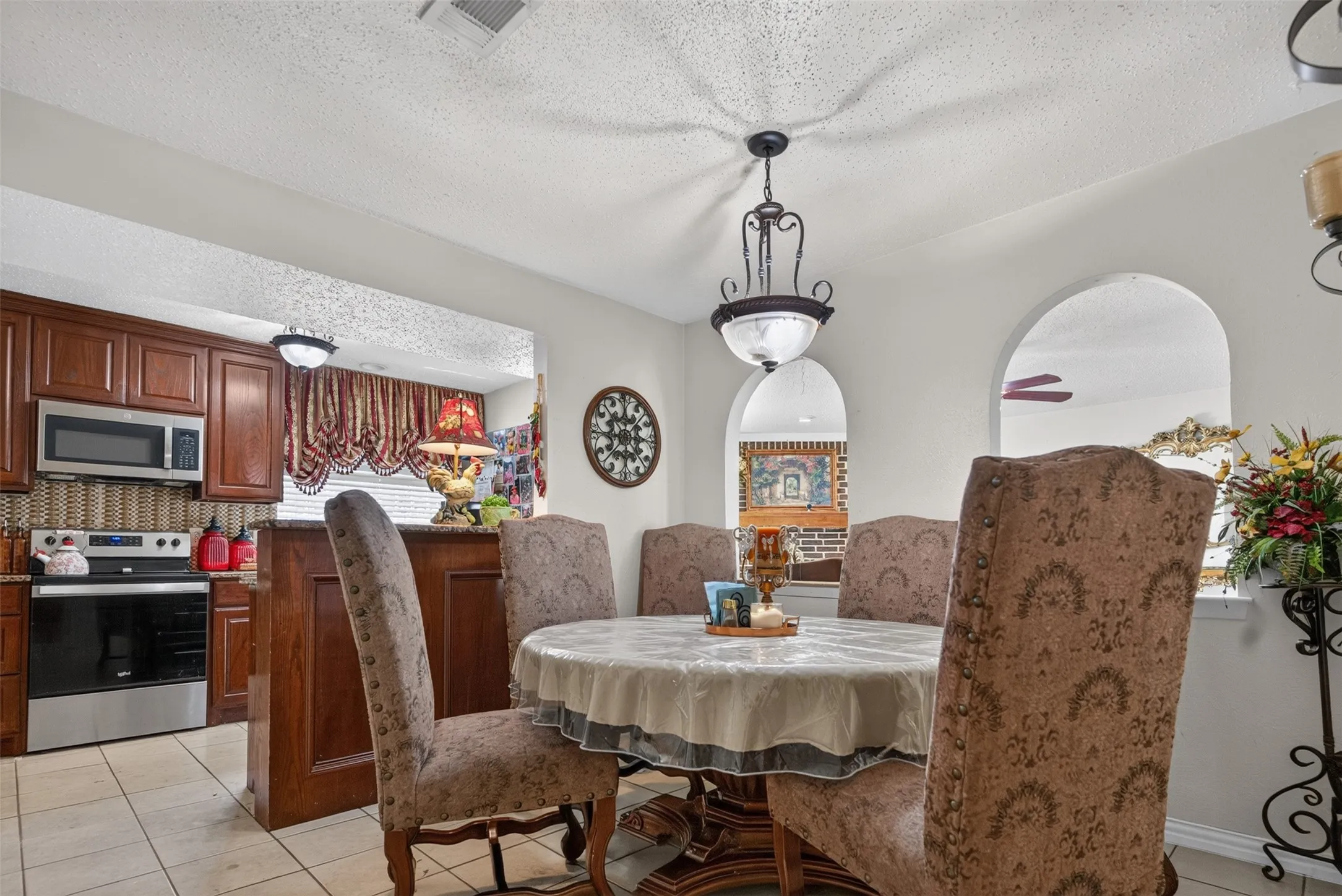 Single Family Residence For Sale in Dallas County , 2224 Crockett Drive, Carrollton, Texas 75006, 3 Bedroom, 2 Bathroom, 2 Garage spaces, 1,410 Sqft, built in 1981, mls#21347111, Real Estate Agent in Carrollton, Homes For Sale in Dallas county, Homes For Sale in Carrollton, Realtor in Carrollton Texas, Real Estate Brokerage Independent Realty Texas, Luminita Cordes Realtor