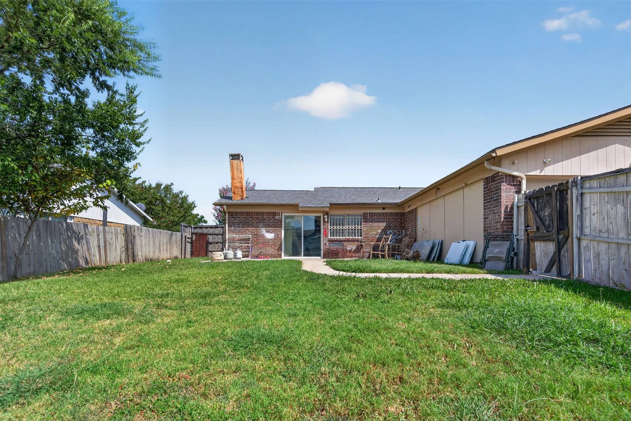 Single Family Residence For Sale in Dallas County , 2224 Crockett Drive, Carrollton, Texas 75006, 3 Bedroom, 2 Bathroom, 2 Garage spaces, 1,410 Sqft, built in 1981, mls#21347111, Real Estate Agent in Carrollton, Homes For Sale in Dallas county, Homes For Sale in Carrollton, Realtor in Carrollton Texas, Real Estate Brokerage Independent Realty Texas, Luminita Cordes Realtor
