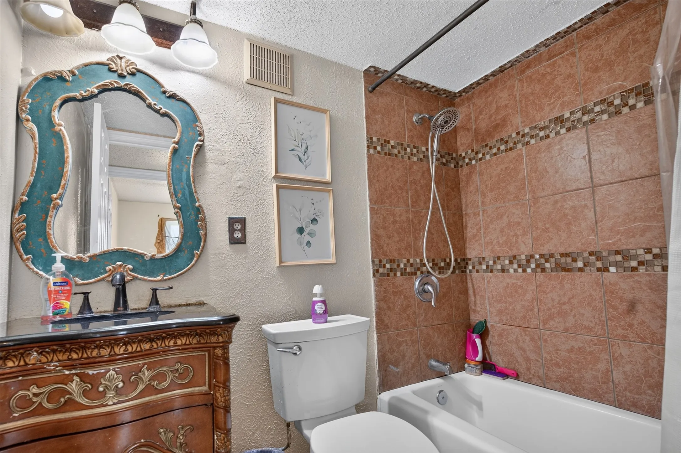 Single Family Residence For Sale in Dallas County , 2224 Crockett Drive, Carrollton, Texas 75006, 3 Bedroom, 2 Bathroom, 2 Garage spaces, 1,410 Sqft, built in 1981, mls#21347111, Real Estate Agent in Carrollton, Homes For Sale in Dallas county, Homes For Sale in Carrollton, Realtor in Carrollton Texas, Real Estate Brokerage Independent Realty Texas, Luminita Cordes Realtor